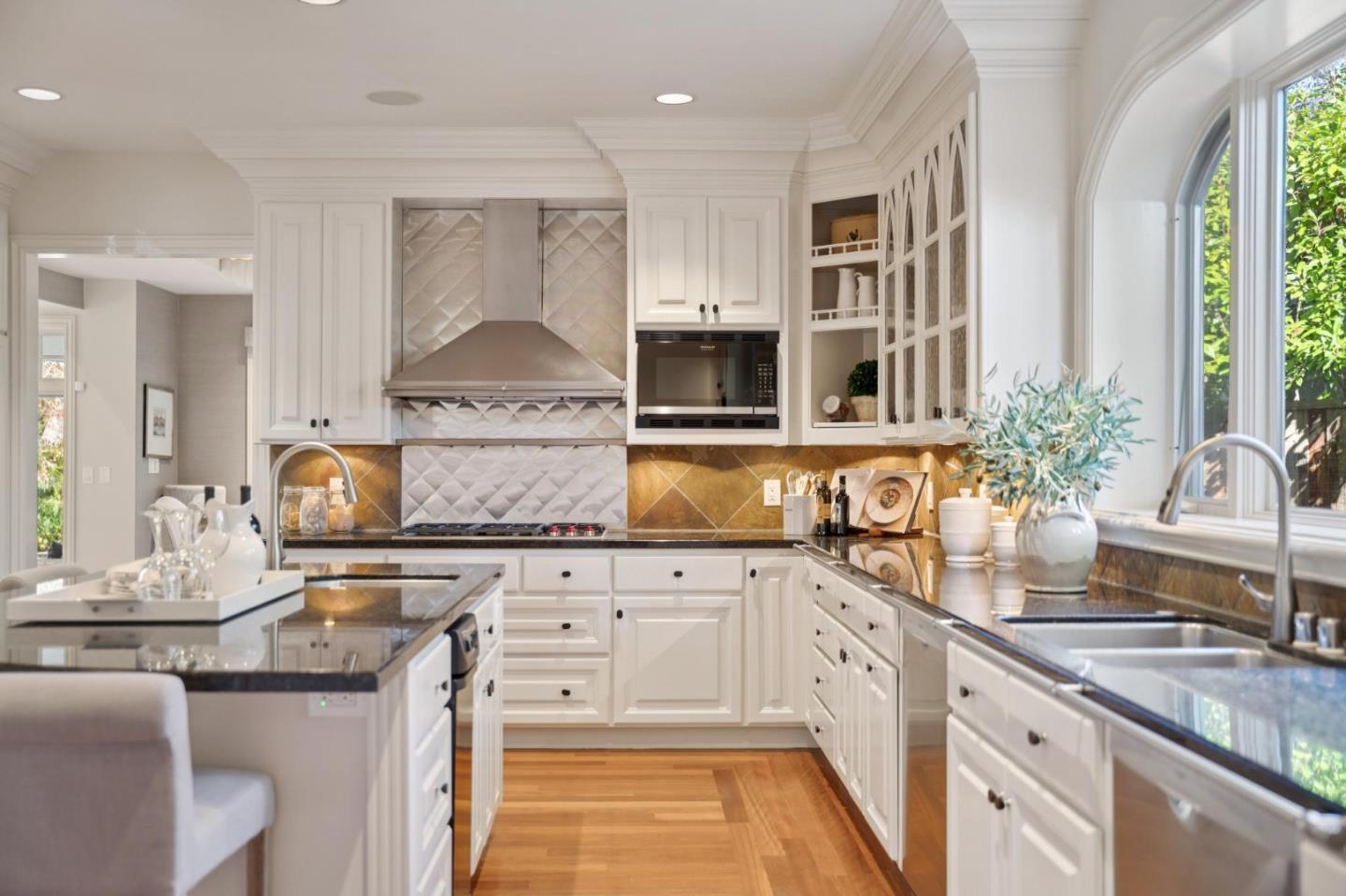 Detail Gallery Image 17 of 71 For 941 Berry Ave, Los Altos,  CA 94024 - 4 Beds | 4/1 Baths