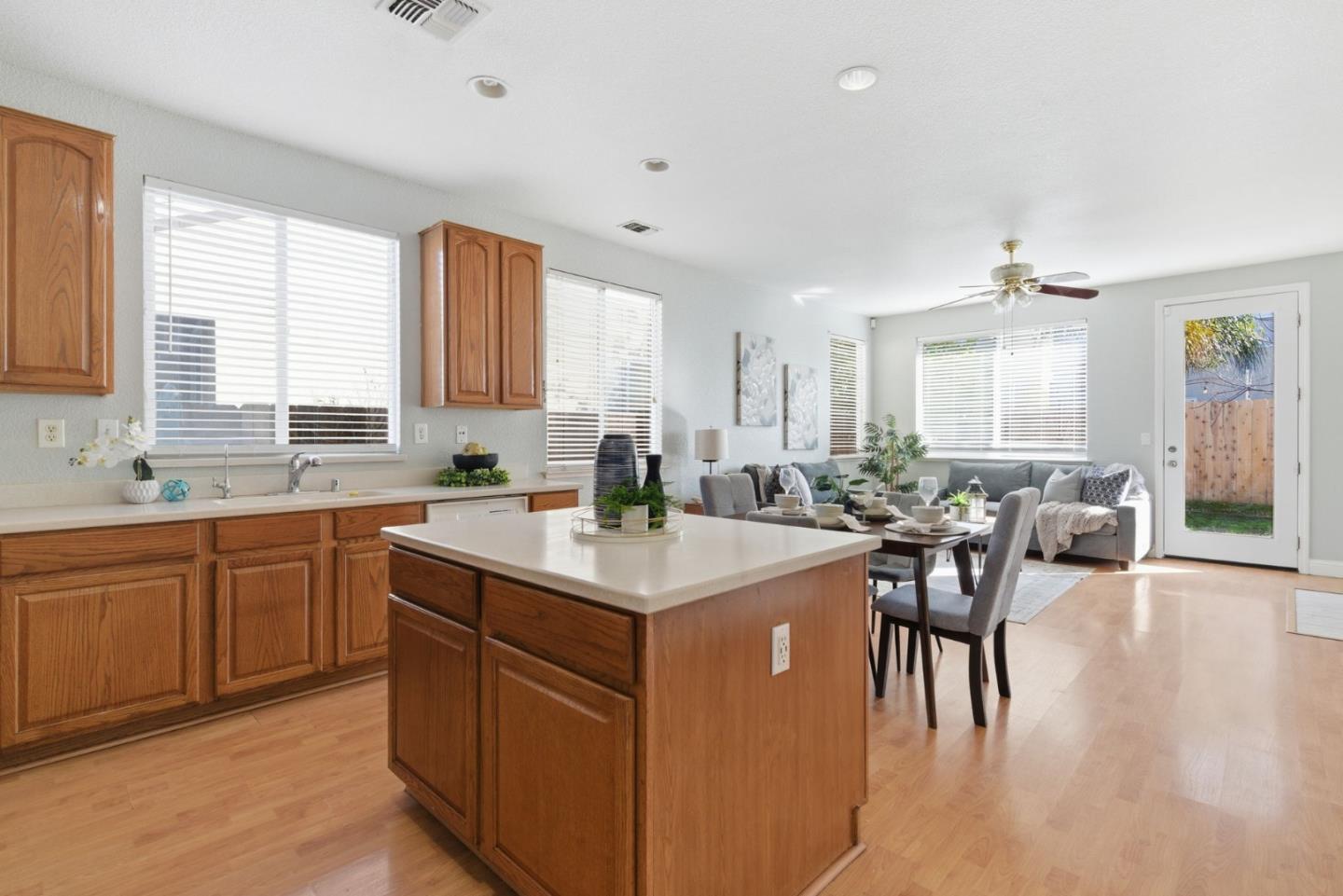 Detail Gallery Image 14 of 36 For 960 Kirkwood Way, Lathrop,  CA 95330 - 3 Beds | 2 Baths