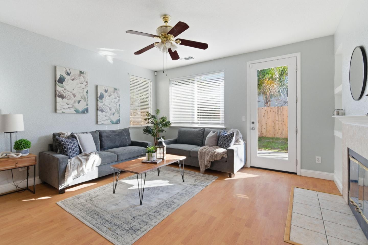 Detail Gallery Image 4 of 36 For 960 Kirkwood Way, Lathrop,  CA 95330 - 3 Beds | 2 Baths