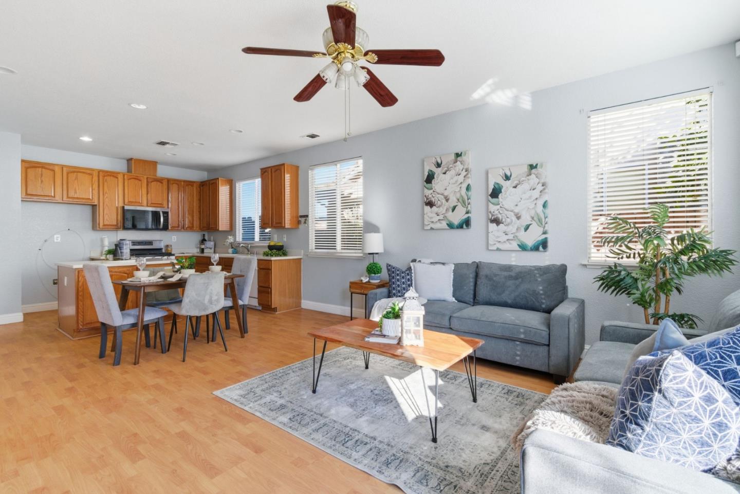 Detail Gallery Image 6 of 36 For 960 Kirkwood Way, Lathrop,  CA 95330 - 3 Beds | 2 Baths