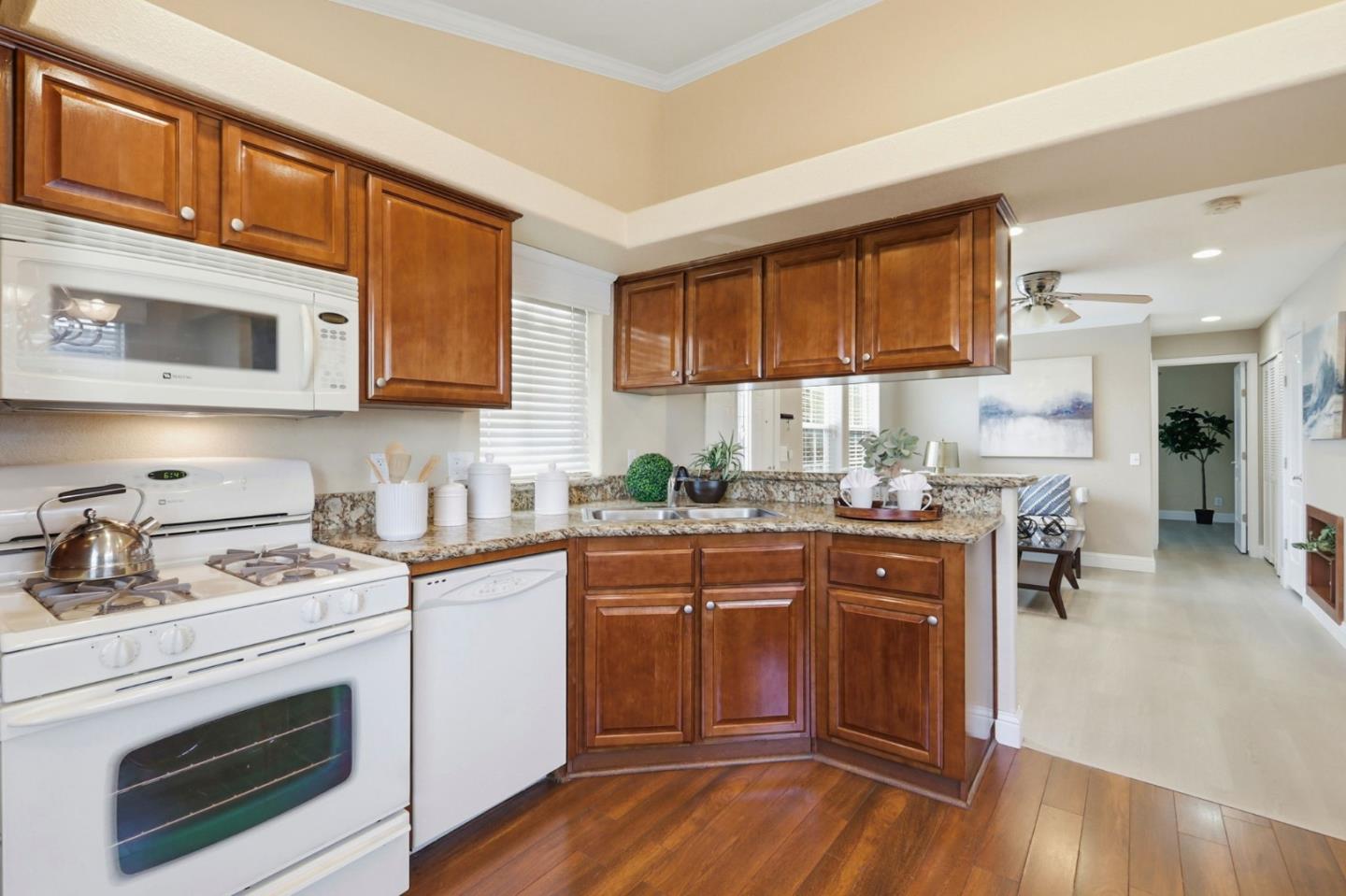 Detail Gallery Image 8 of 35 For 14685 Oka Rd #11,  Los Gatos,  CA 95032 - 3 Beds | 2 Baths