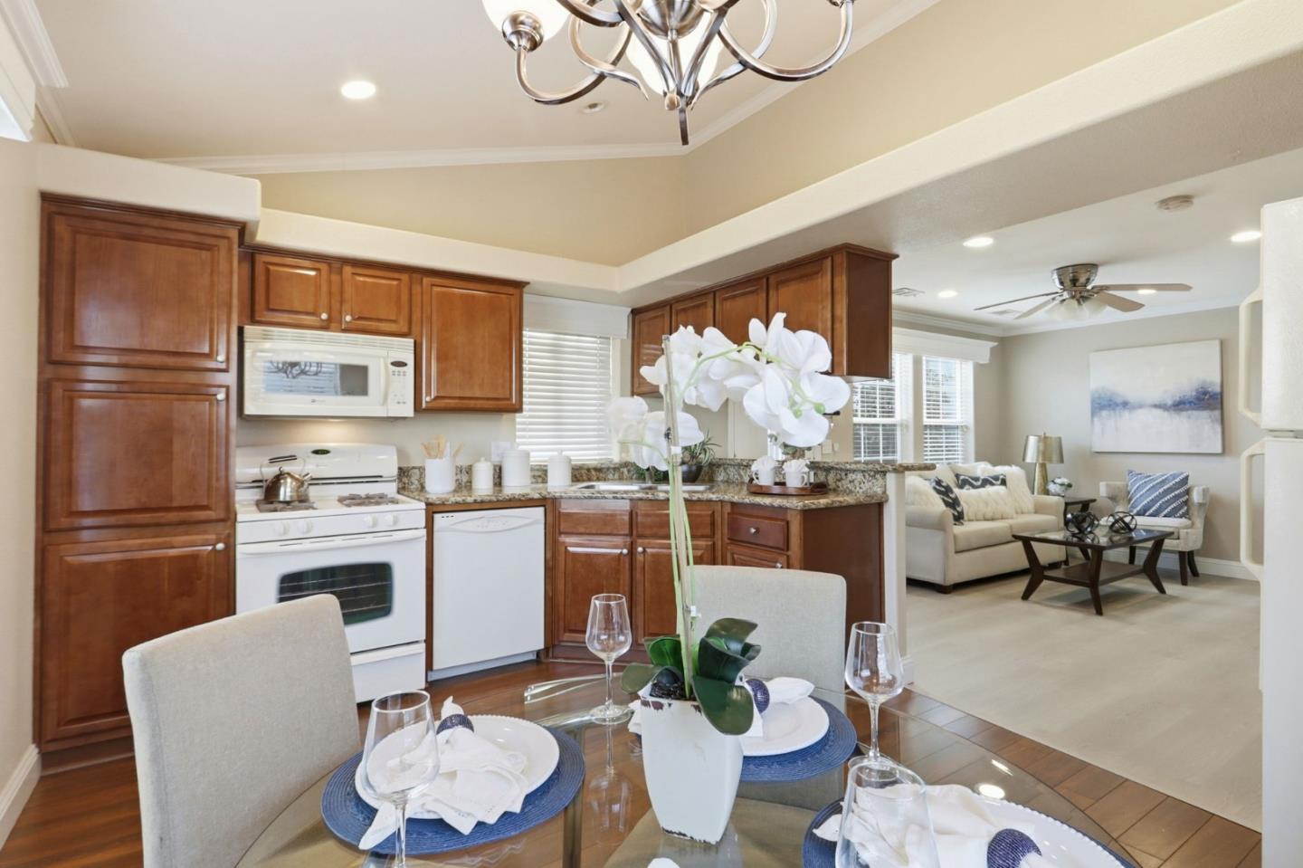 Detail Gallery Image 9 of 35 For 14685 Oka Rd #11,  Los Gatos,  CA 95032 - 3 Beds | 2 Baths