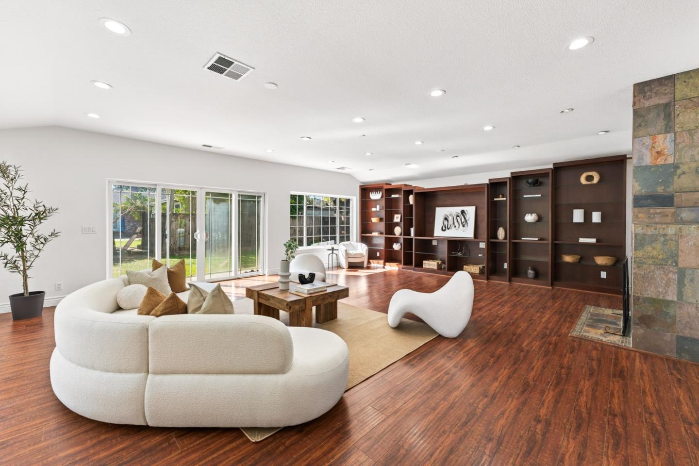 Detail Gallery Image 5 of 24 For 3230 Verdant Way, San Jose,  CA 95117 - 3 Beds | 2 Baths