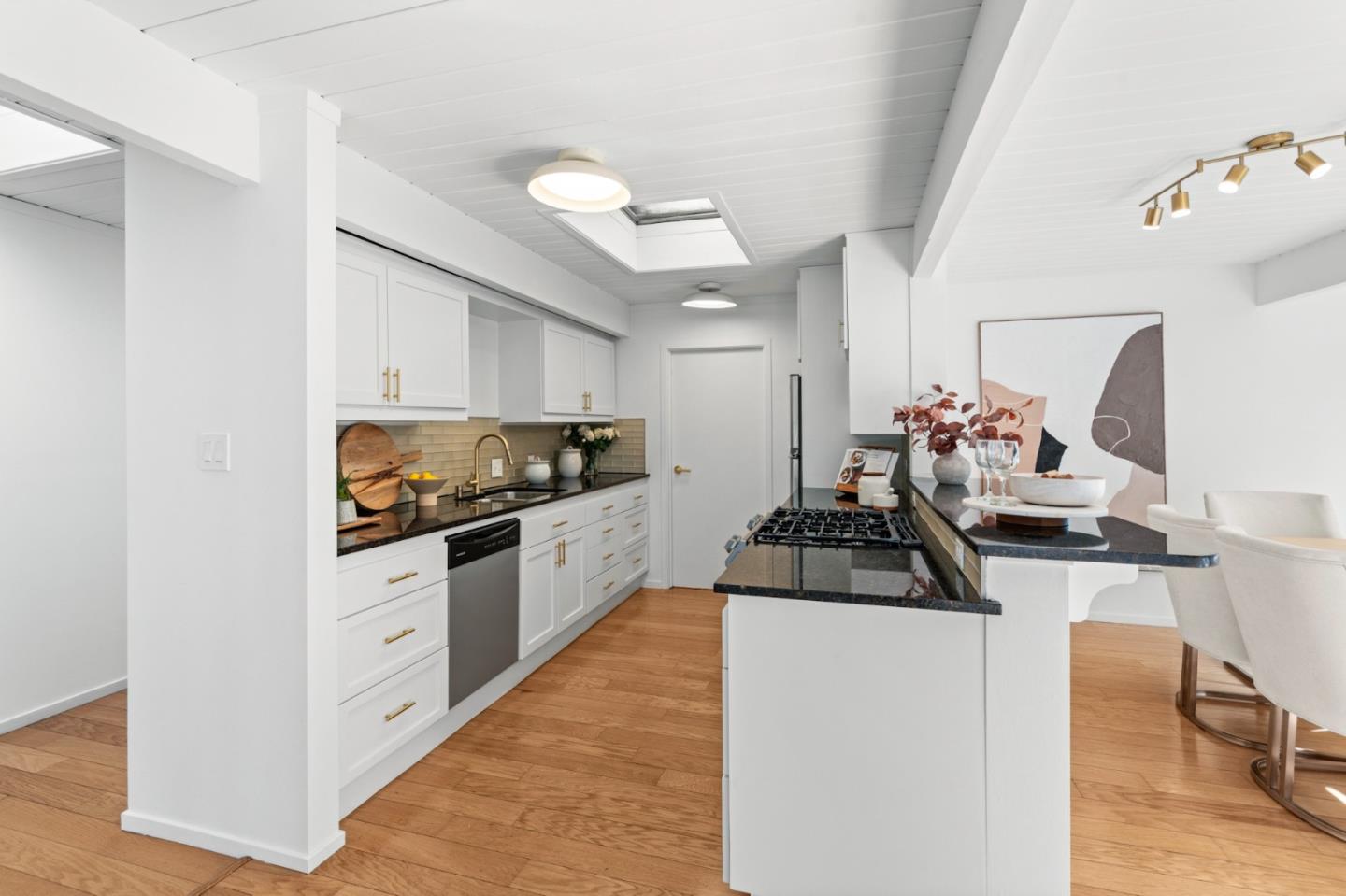 Detail Gallery Image 14 of 65 For 2505 Greer Rd, Palo Alto,  CA 94303 - 3 Beds | 2 Baths