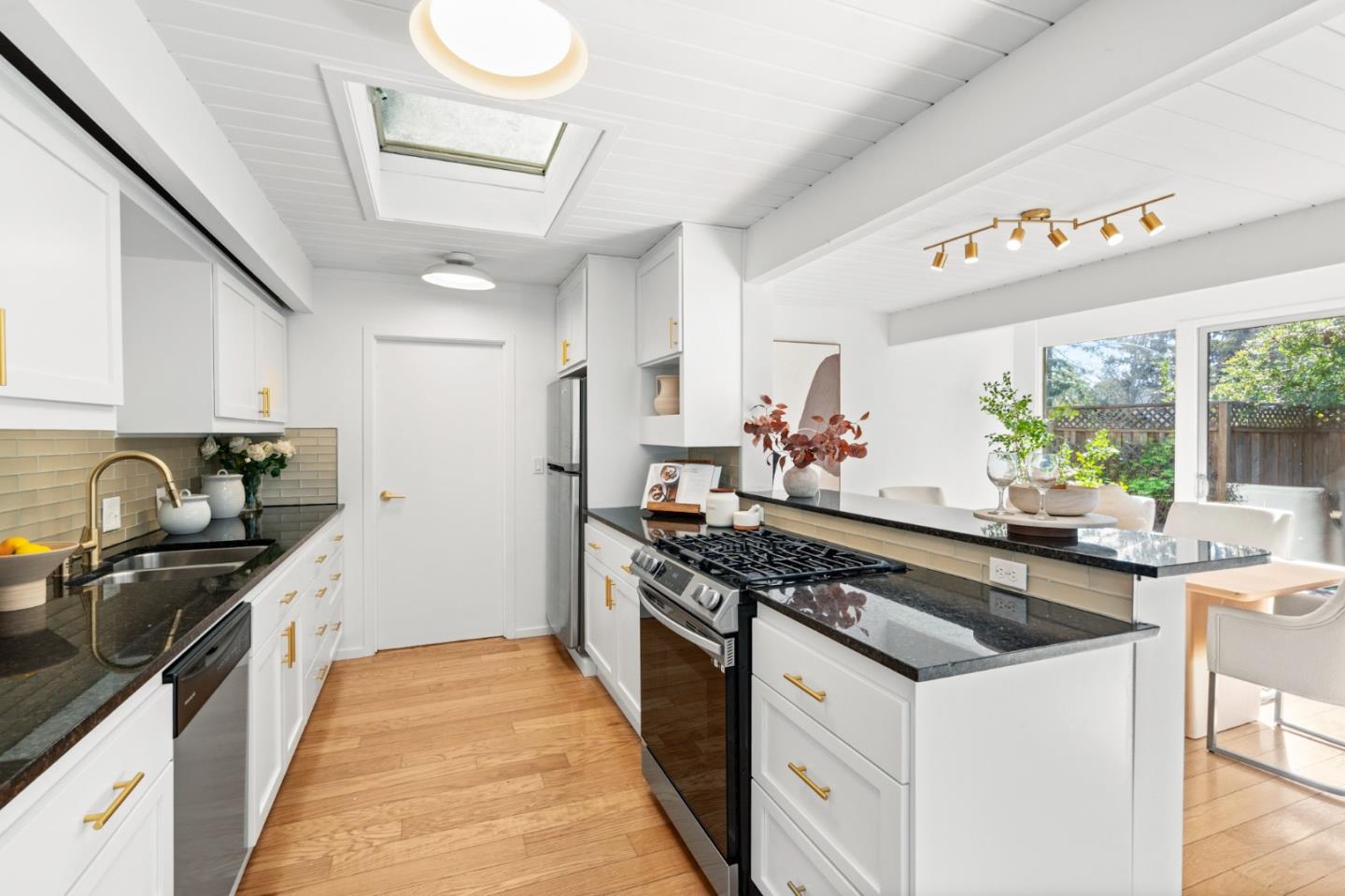 Detail Gallery Image 16 of 65 For 2505 Greer Rd, Palo Alto,  CA 94303 - 3 Beds | 2 Baths