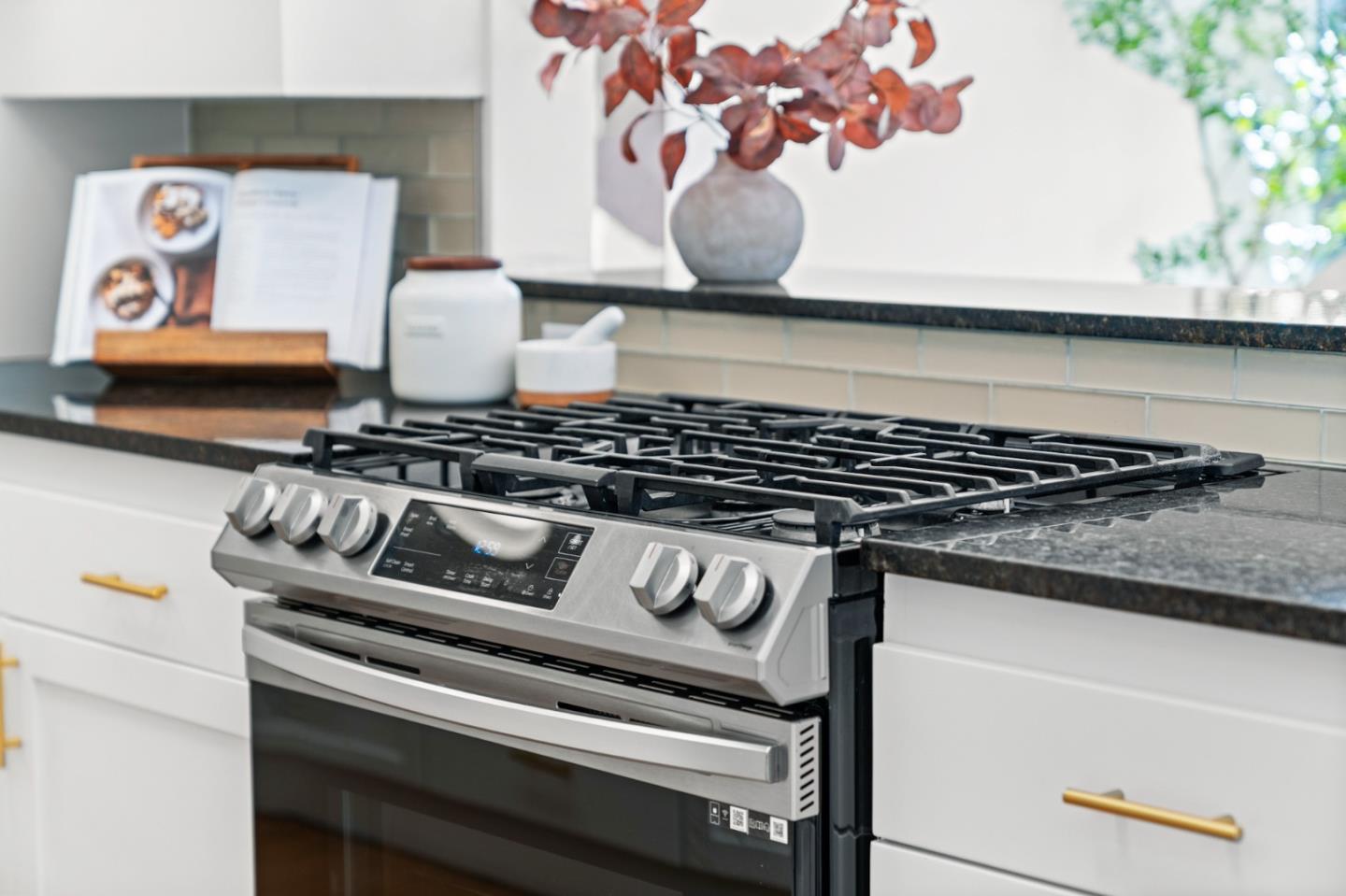 Detail Gallery Image 17 of 65 For 2505 Greer Rd, Palo Alto,  CA 94303 - 3 Beds | 2 Baths