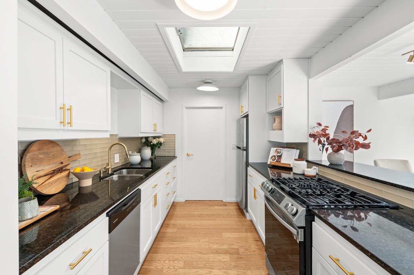 Detail Gallery Image 19 of 65 For 2505 Greer Rd, Palo Alto,  CA 94303 - 3 Beds | 2 Baths