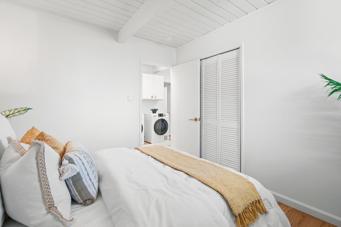 Detail Gallery Image 34 of 65 For 2505 Greer Rd, Palo Alto,  CA 94303 - 3 Beds | 2 Baths