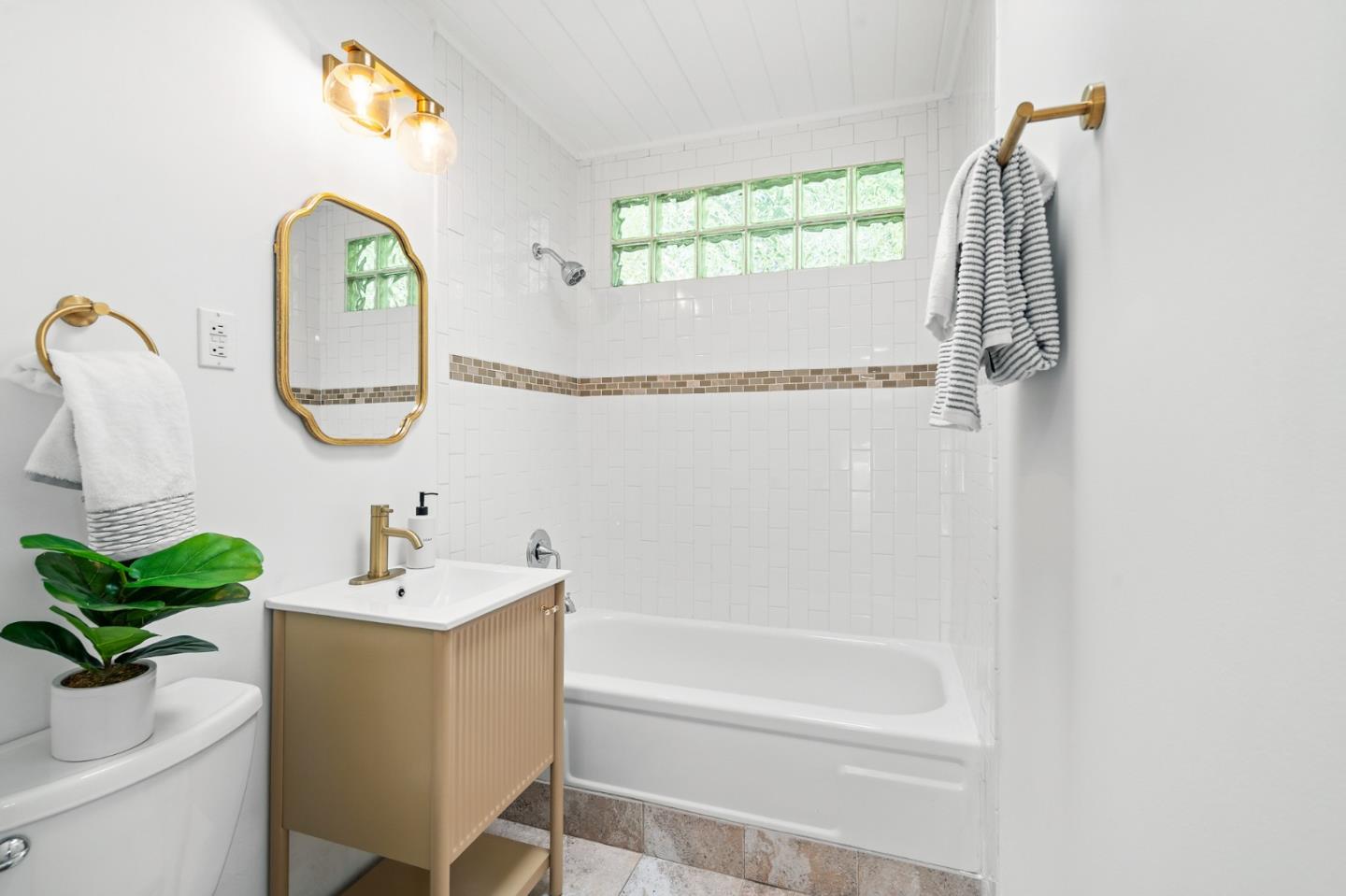 Detail Gallery Image 35 of 65 For 2505 Greer Rd, Palo Alto,  CA 94303 - 3 Beds | 2 Baths