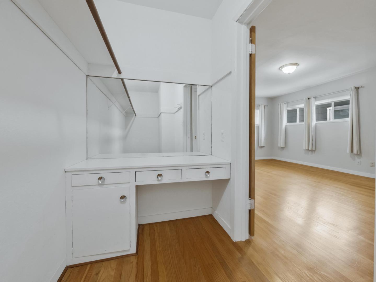 Detail Gallery Image 10 of 11 For 21 El Cerrito Ave, San Mateo,  CA 94402 - 2 Beds | 2/1 Baths