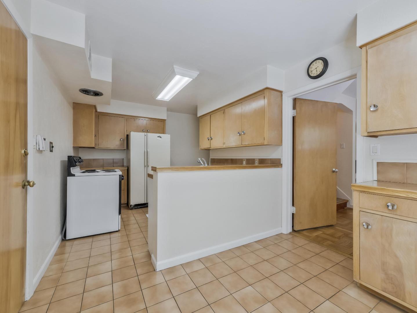 Detail Gallery Image 6 of 11 For 21 El Cerrito Ave, San Mateo,  CA 94402 - 2 Beds | 2/1 Baths