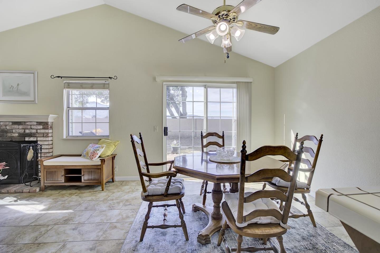 Detail Gallery Image 11 of 48 For 1491 Amber Ct, Gilroy,  CA 95020 - 3 Beds | 2 Baths