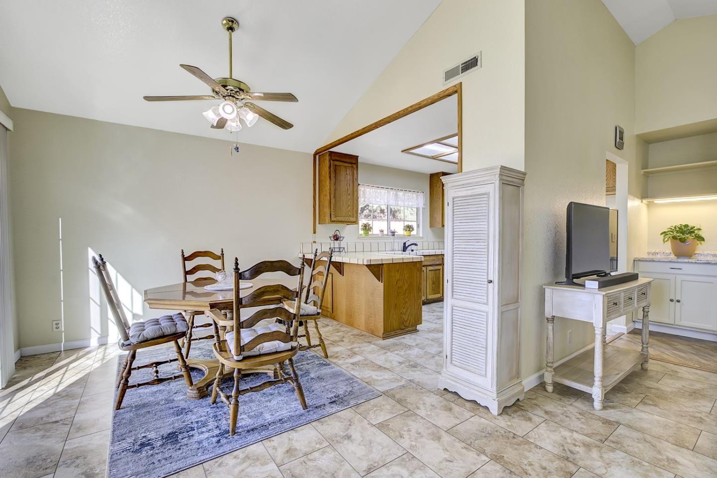 Detail Gallery Image 13 of 48 For 1491 Amber Ct, Gilroy,  CA 95020 - 3 Beds | 2 Baths