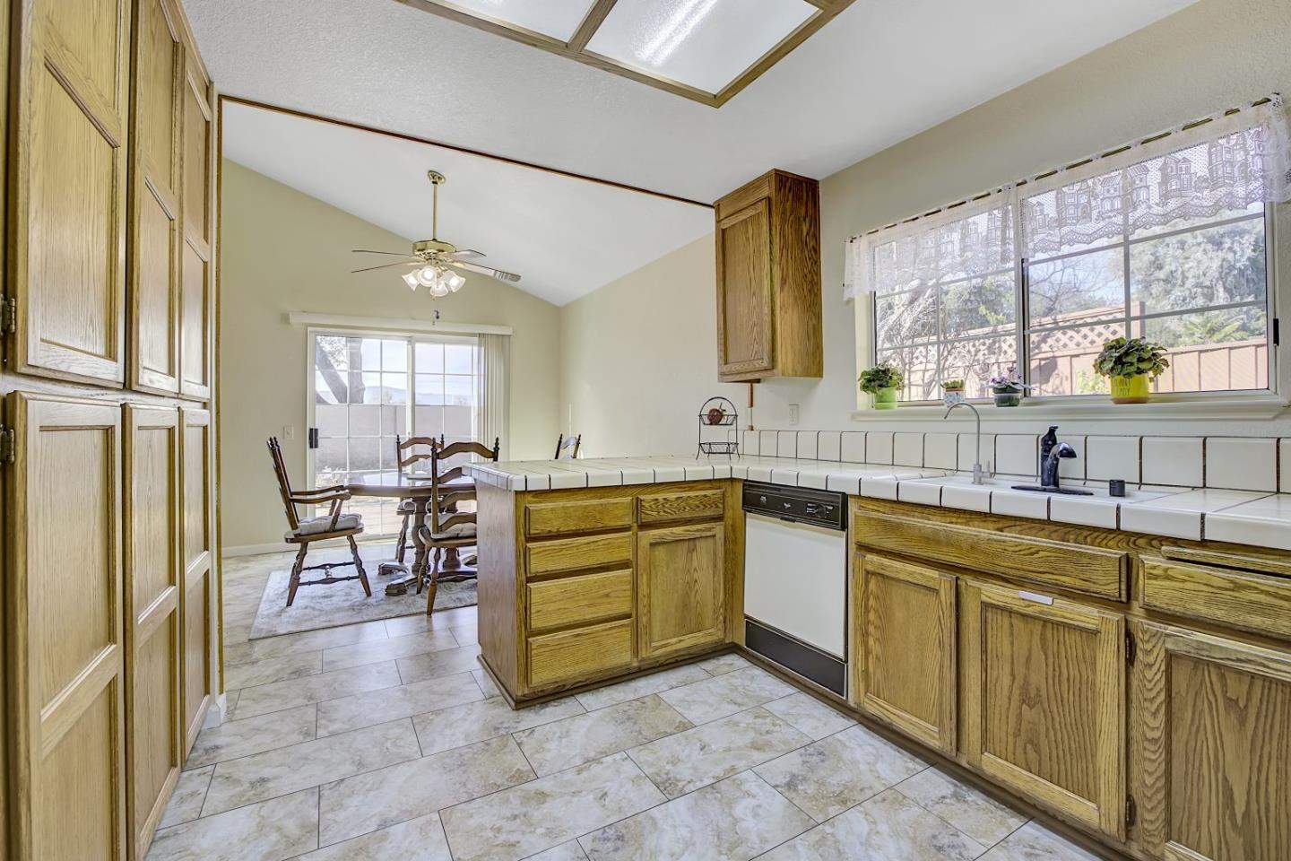 Detail Gallery Image 15 of 48 For 1491 Amber Ct, Gilroy,  CA 95020 - 3 Beds | 2 Baths