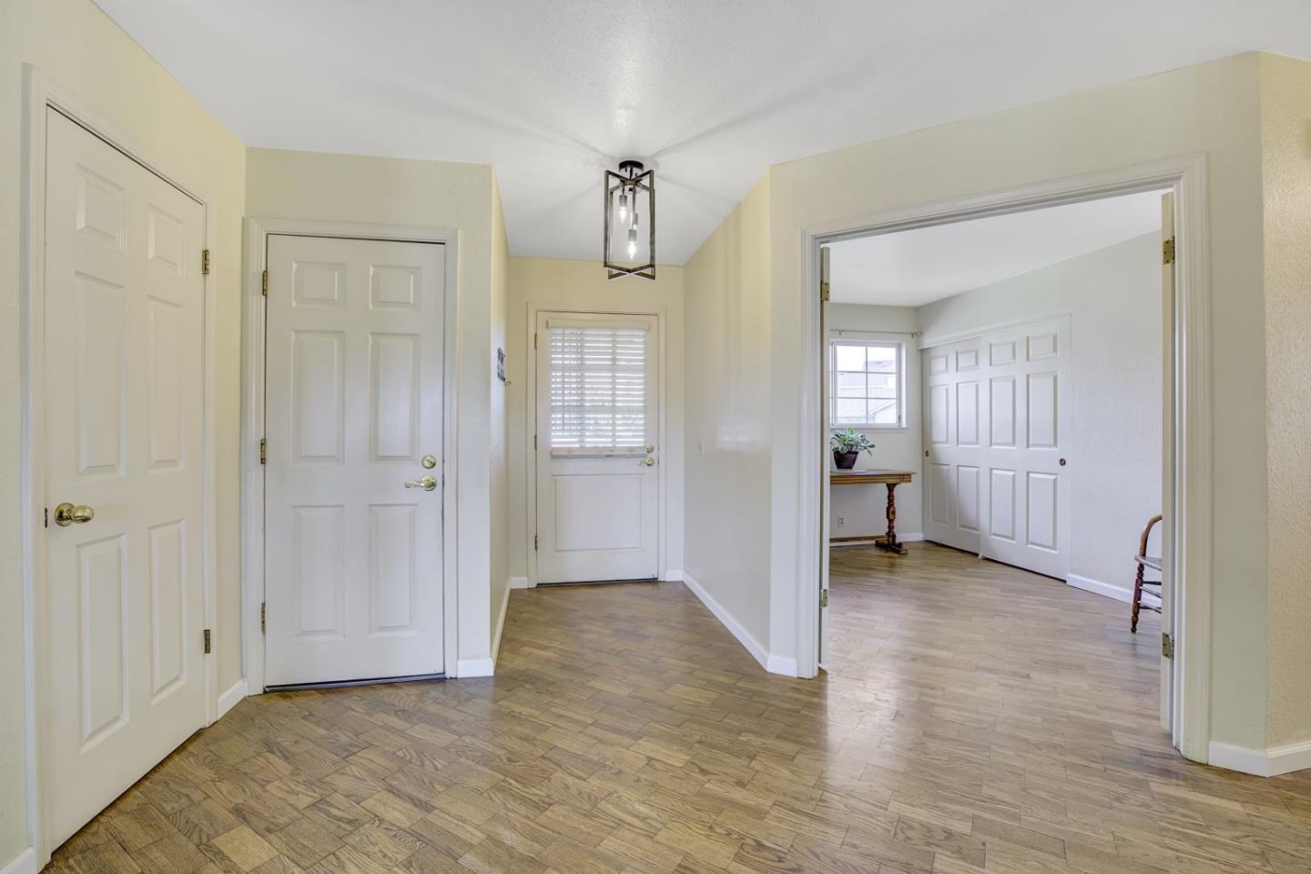 Detail Gallery Image 7 of 48 For 1491 Amber Ct, Gilroy,  CA 95020 - 3 Beds | 2 Baths