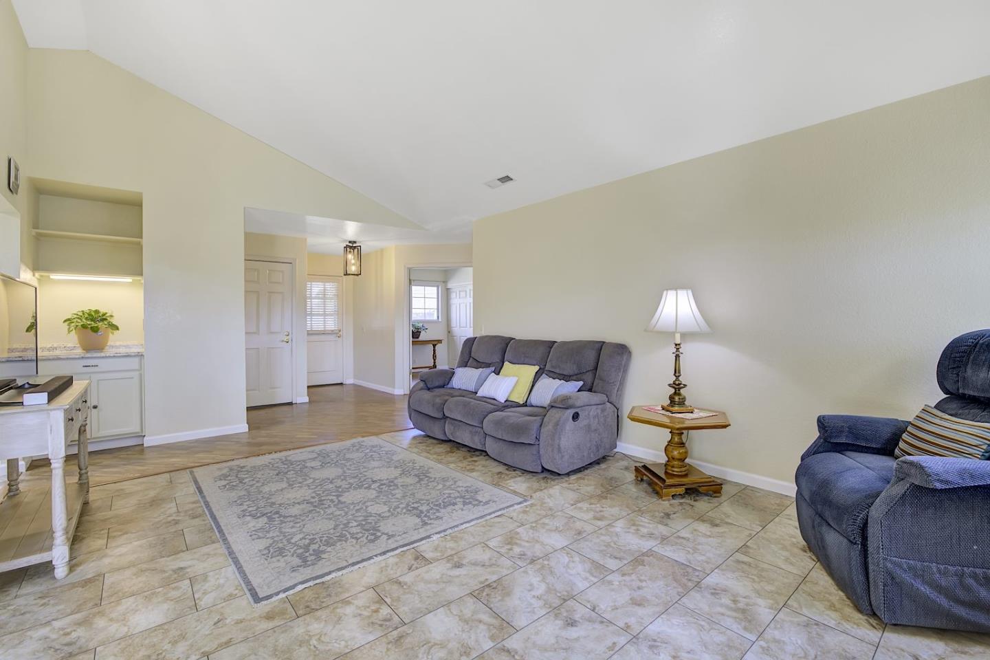 Detail Gallery Image 8 of 48 For 1491 Amber Ct, Gilroy,  CA 95020 - 3 Beds | 2 Baths