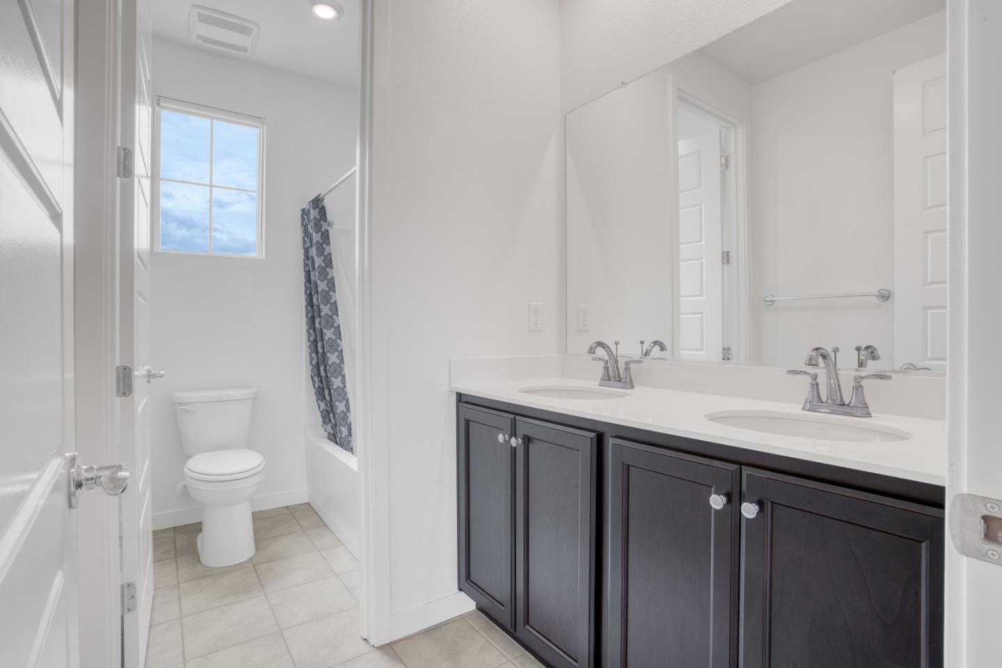 Detail Gallery Image 17 of 35 For 15954 Testarossa St, Lathrop,  CA 95330 - 4 Beds | 3 Baths