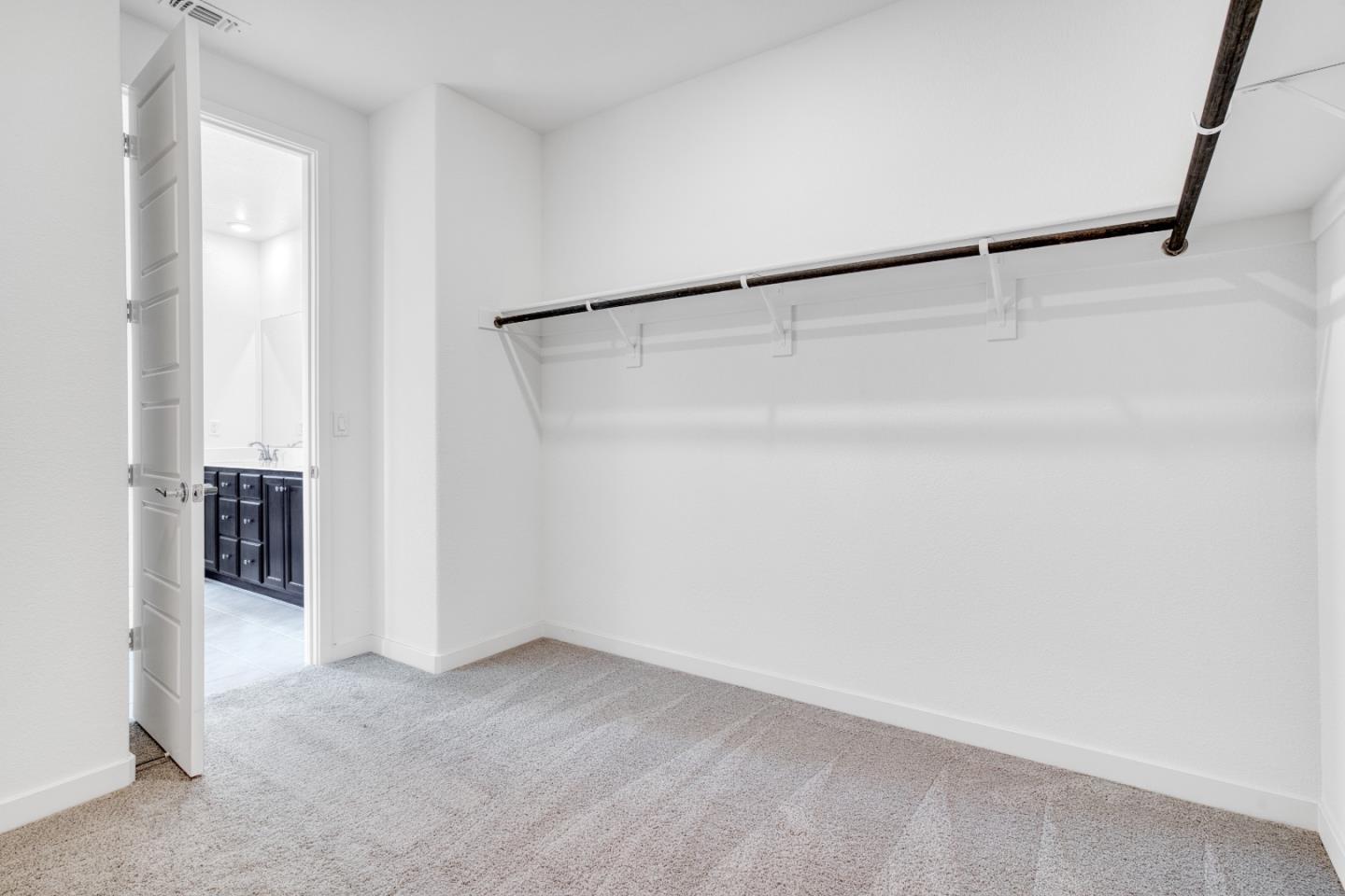 Detail Gallery Image 8 of 35 For 15954 Testarossa St, Lathrop,  CA 95330 - 4 Beds | 3 Baths