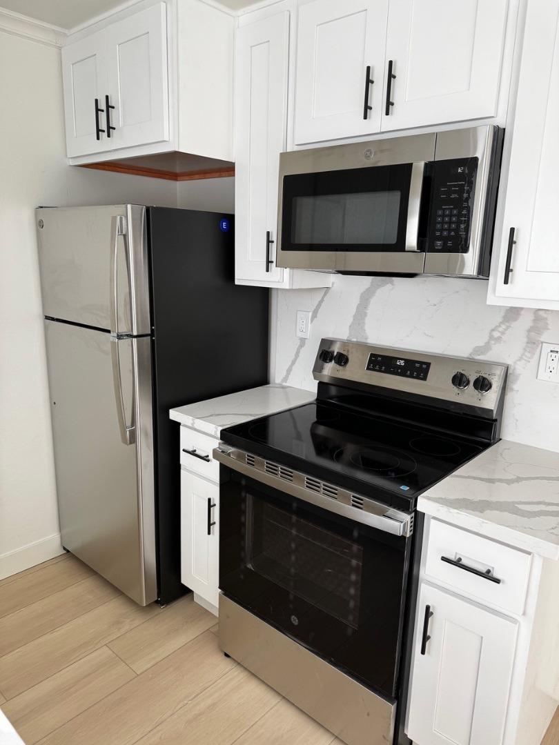 Detail Gallery Image 4 of 16 For 1133 Paloma Ave #4,  Burlingame,  CA 94010 - 2 Beds | 1 Baths