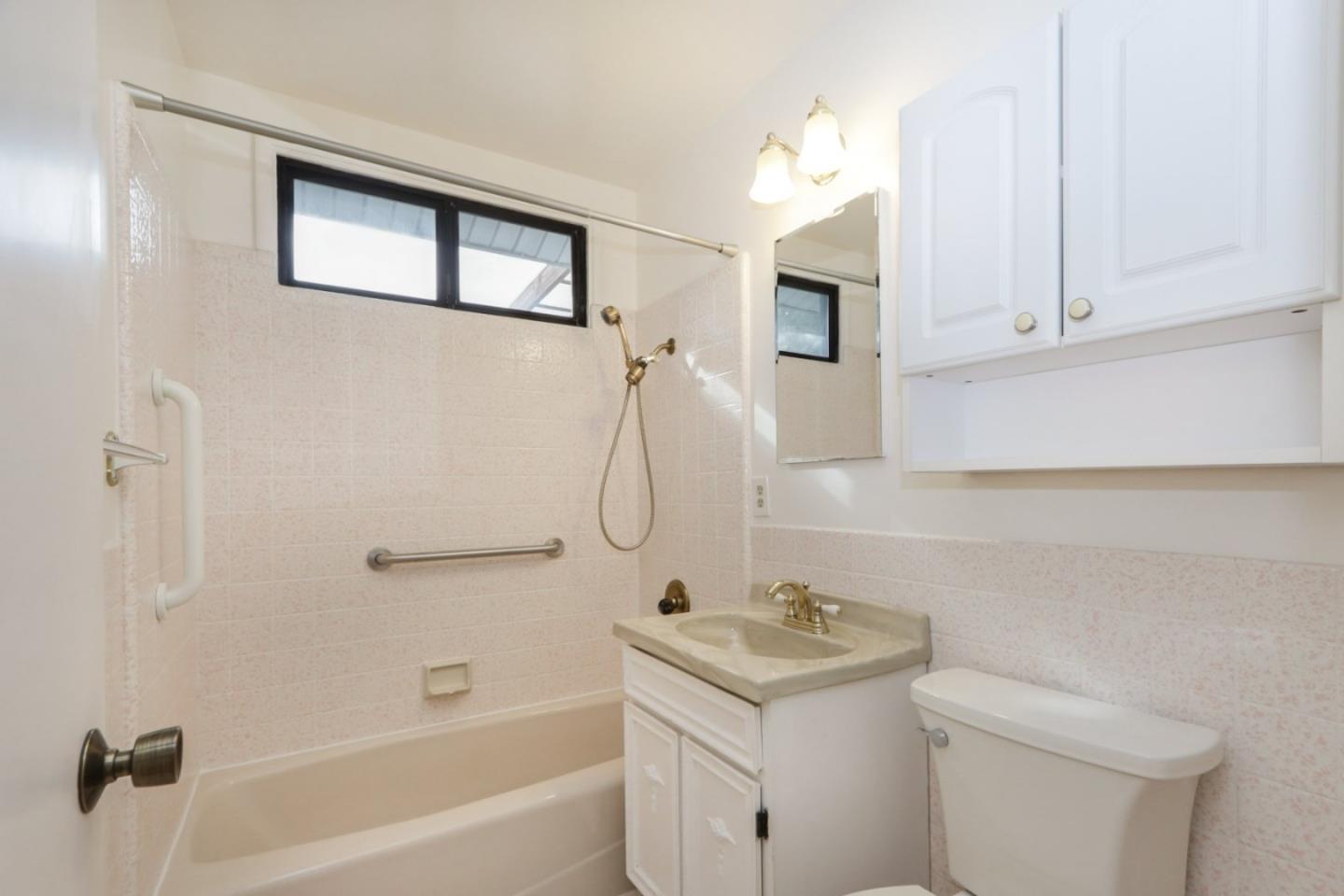 Detail Gallery Image 11 of 19 For 1367 Hermosa Ave, Pacifica,  CA 94044 - 3 Beds | 2 Baths