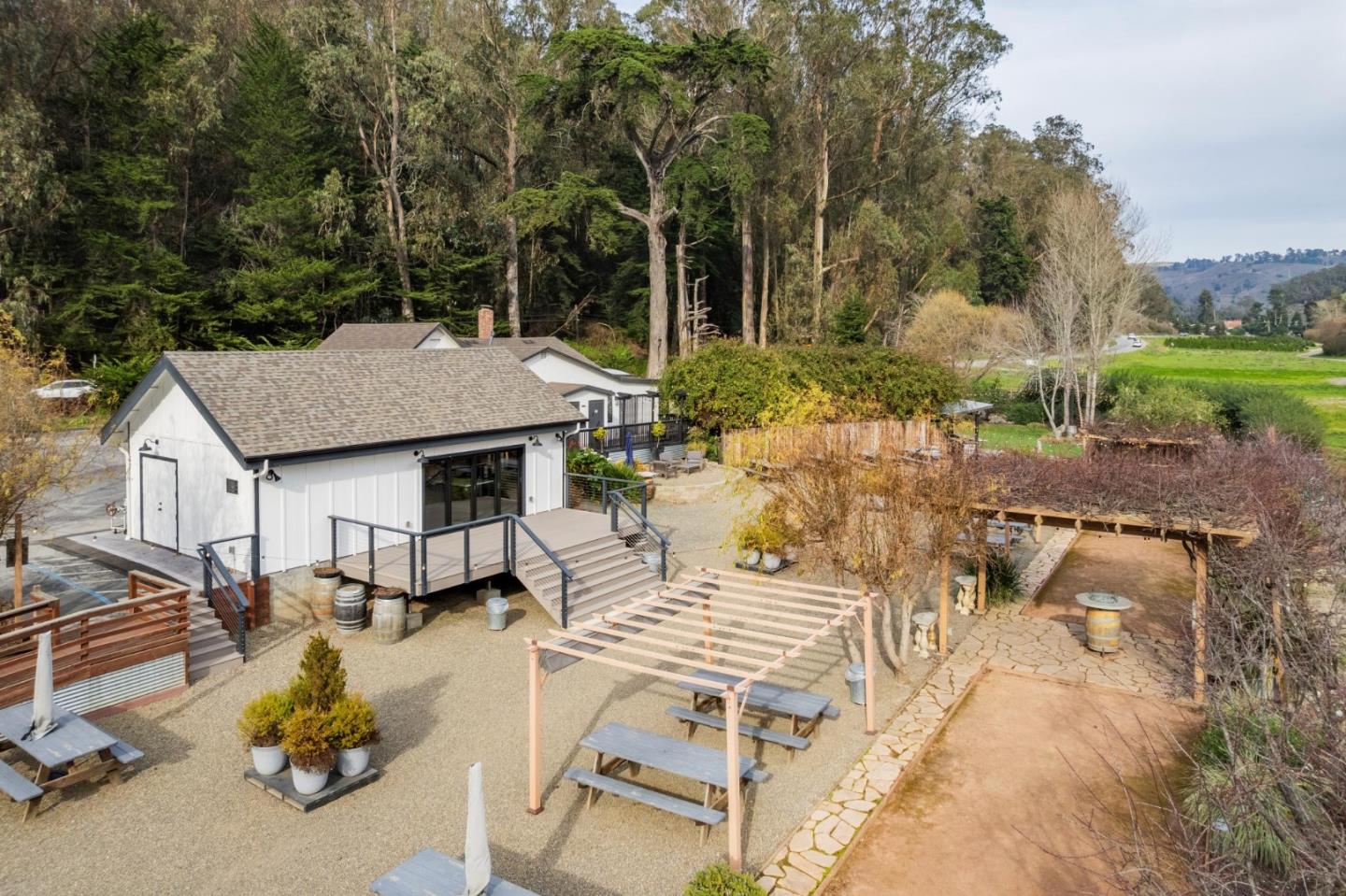 Detail Gallery Image 10 of 26 For 12341 San Mateo Rd, Half Moon Bay,  CA 94019 - – Beds | – Baths