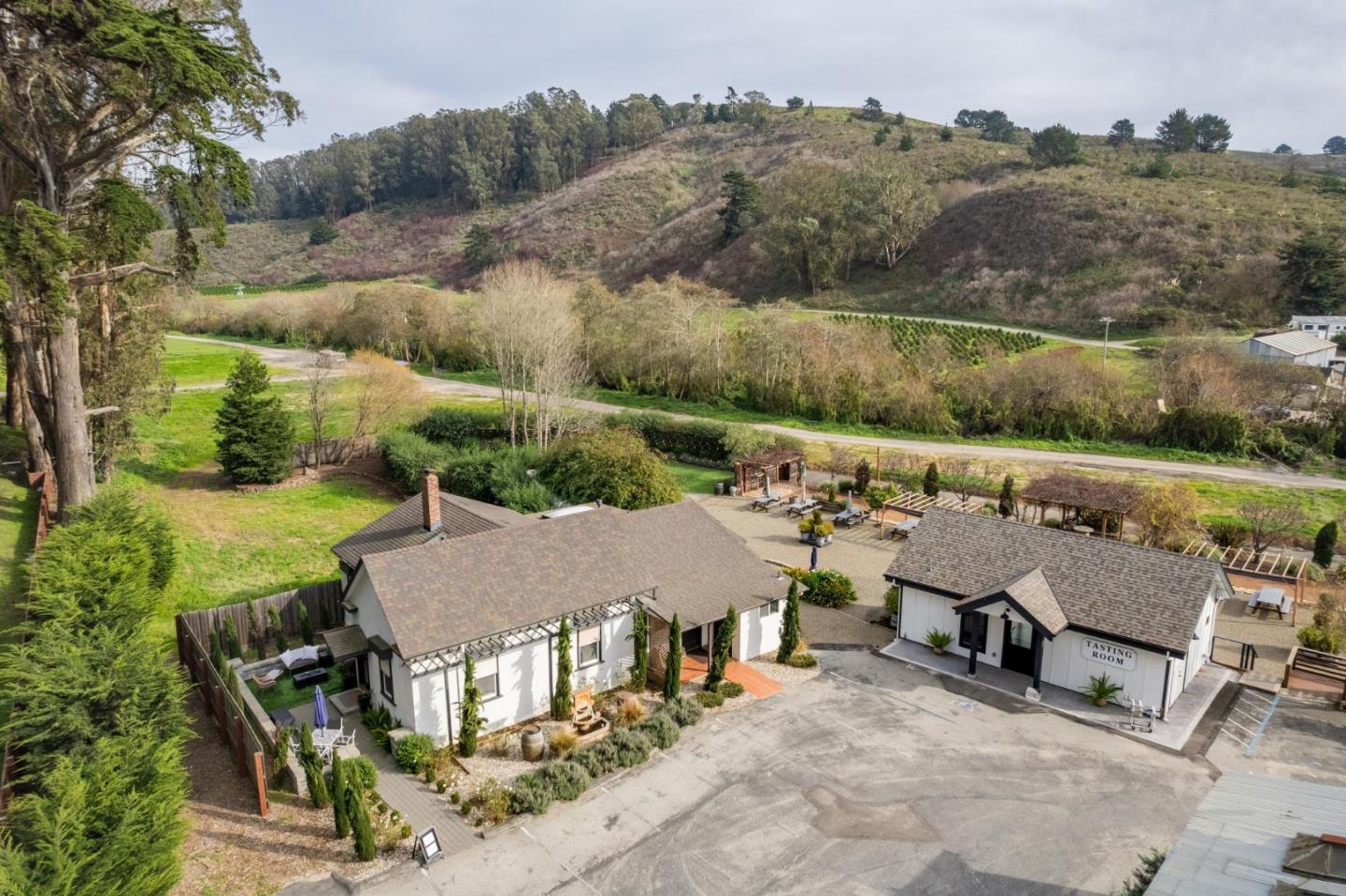 Detail Gallery Image 9 of 26 For 12341 San Mateo Rd, Half Moon Bay,  CA 94019 - – Beds | – Baths