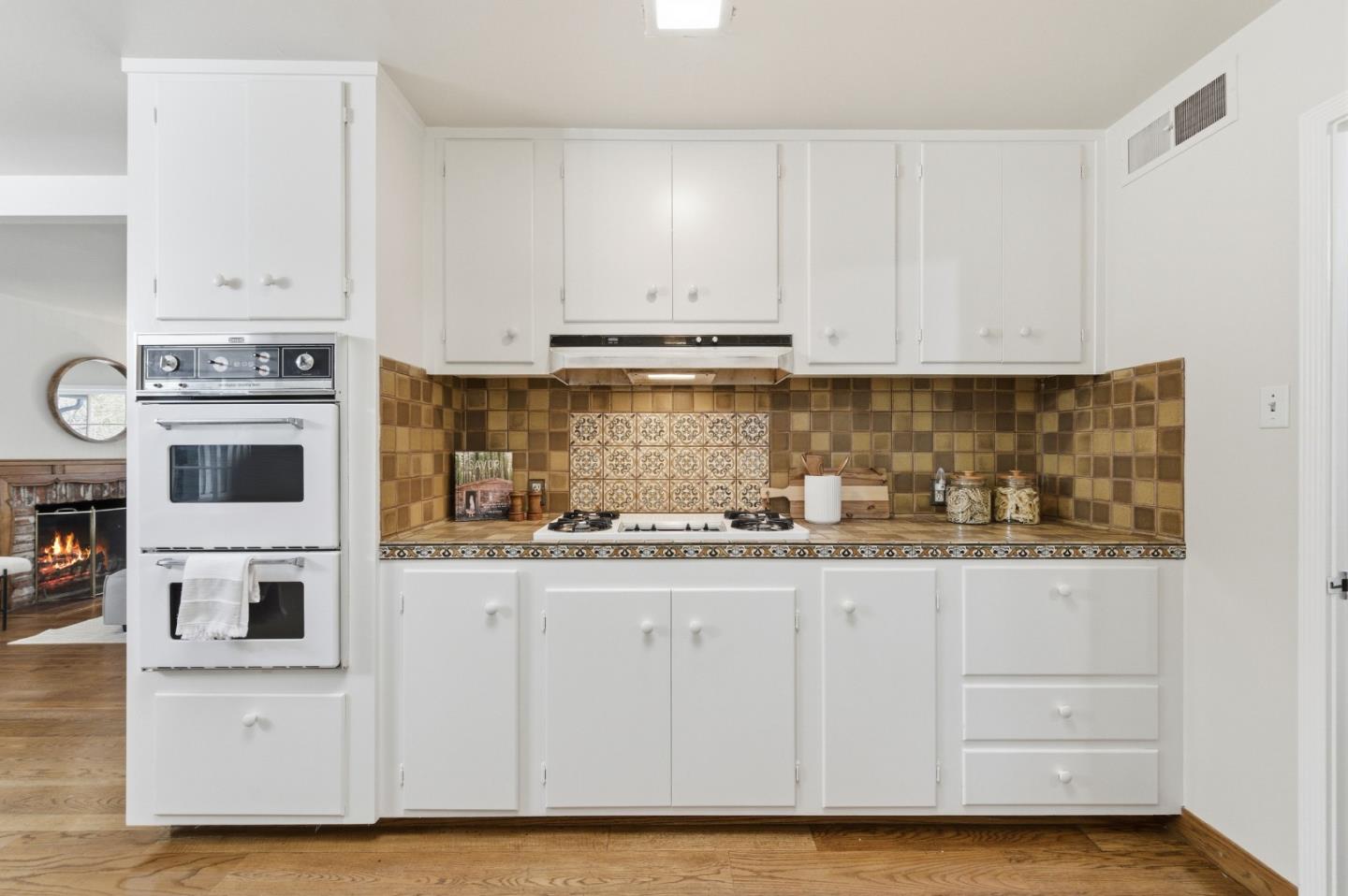 Detail Gallery Image 13 of 44 For 1698 Cordilleras Rd, Redwood City,  CA 94062 - 2 Beds | 2/1 Baths