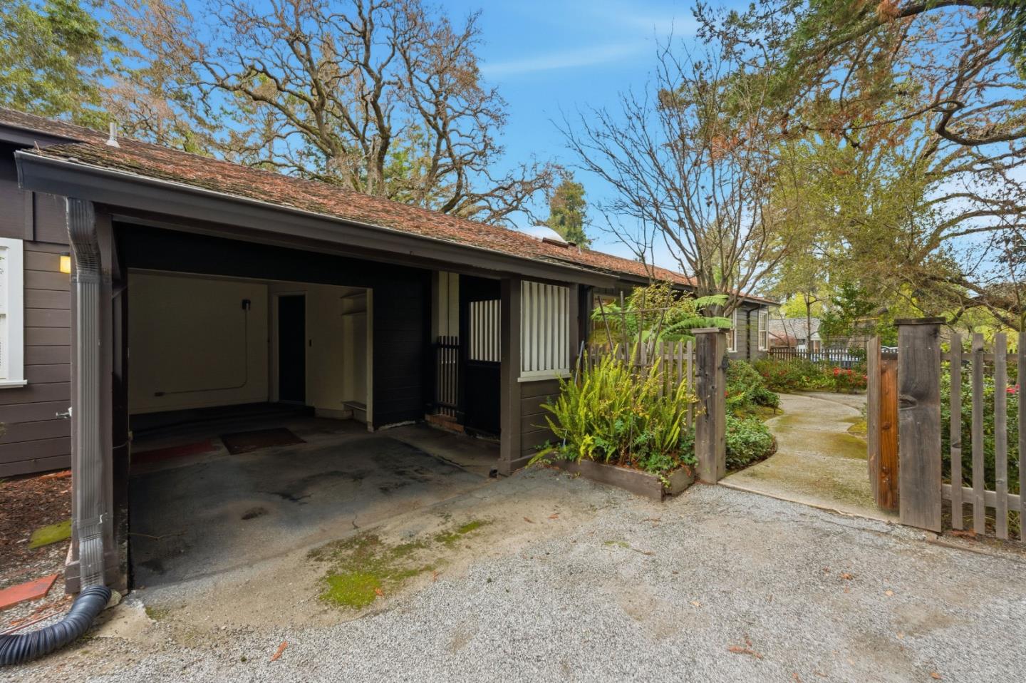 Detail Gallery Image 4 of 44 For 1698 Cordilleras Rd, Redwood City,  CA 94062 - 2 Beds | 2/1 Baths