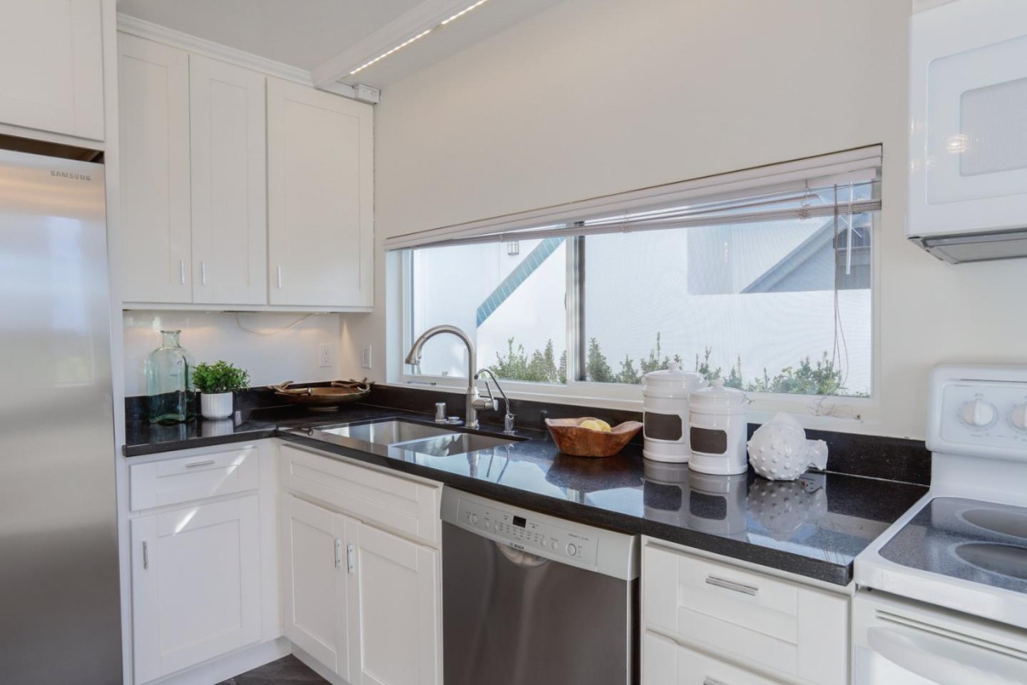 Detail Gallery Image 8 of 33 For 865 Balboa Ln, Foster City,  CA 94404 - 2 Beds | 2 Baths