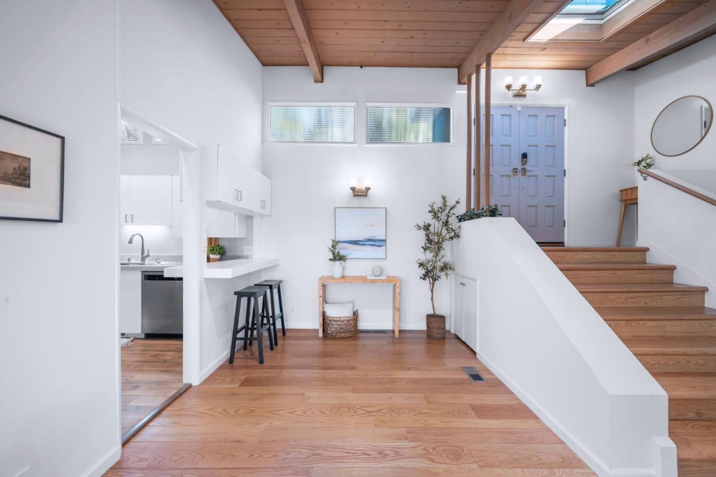 Detail Gallery Image 12 of 44 For 5914 Zinn Dr, Oakland,  CA 94611 - 4 Beds | 2 Baths