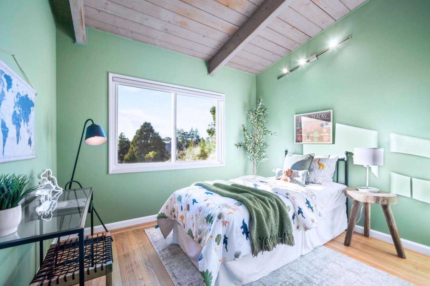 Detail Gallery Image 22 of 44 For 5914 Zinn Dr, Oakland,  CA 94611 - 4 Beds | 2 Baths