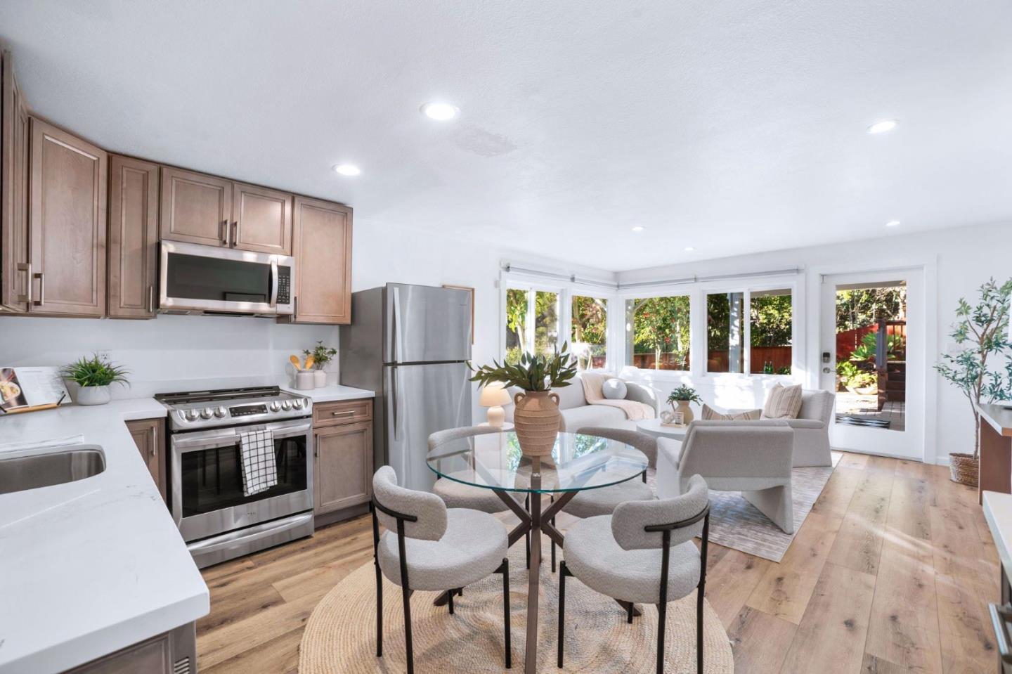 Detail Gallery Image 23 of 44 For 5914 Zinn Dr, Oakland,  CA 94611 - 4 Beds | 2 Baths