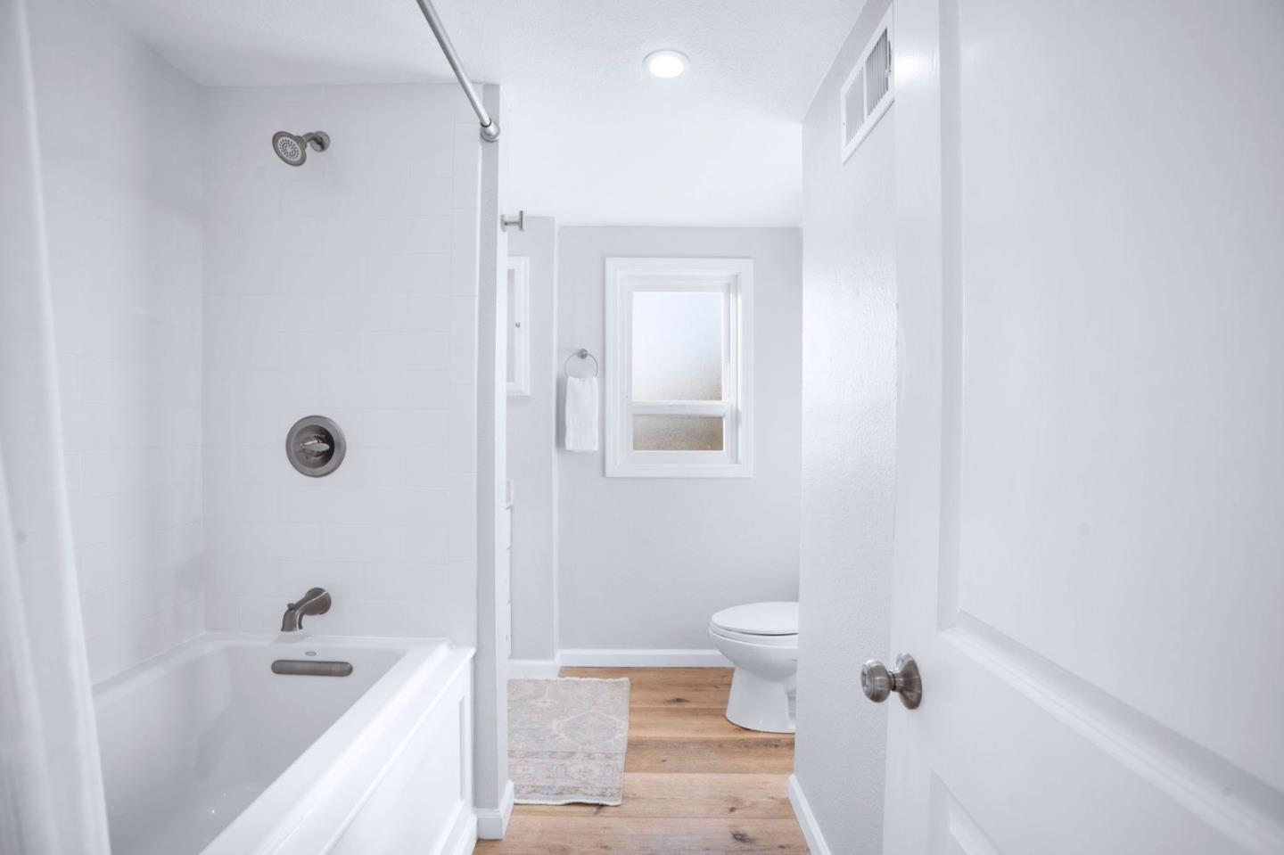 Detail Gallery Image 29 of 44 For 5914 Zinn Dr, Oakland,  CA 94611 - 4 Beds | 2 Baths