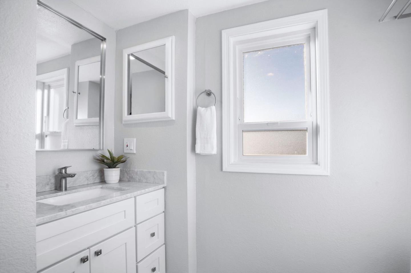 Detail Gallery Image 30 of 44 For 5914 Zinn Dr, Oakland,  CA 94611 - 4 Beds | 2 Baths