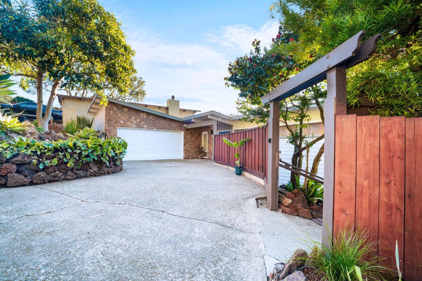 Detail Gallery Image 34 of 44 For 5914 Zinn Dr, Oakland,  CA 94611 - 4 Beds | 2 Baths