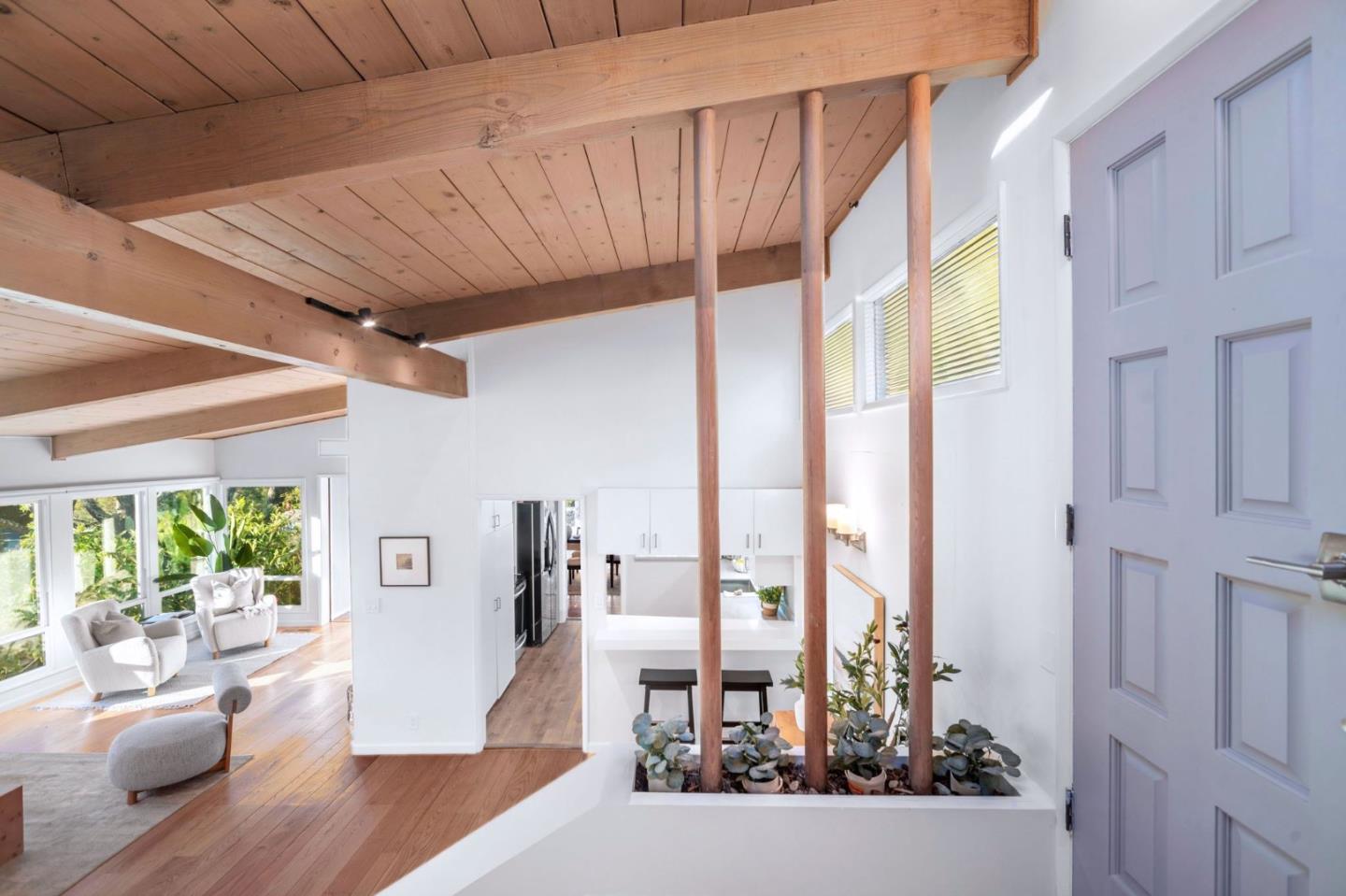 Detail Gallery Image 7 of 44 For 5914 Zinn Dr, Oakland,  CA 94611 - 4 Beds | 2 Baths