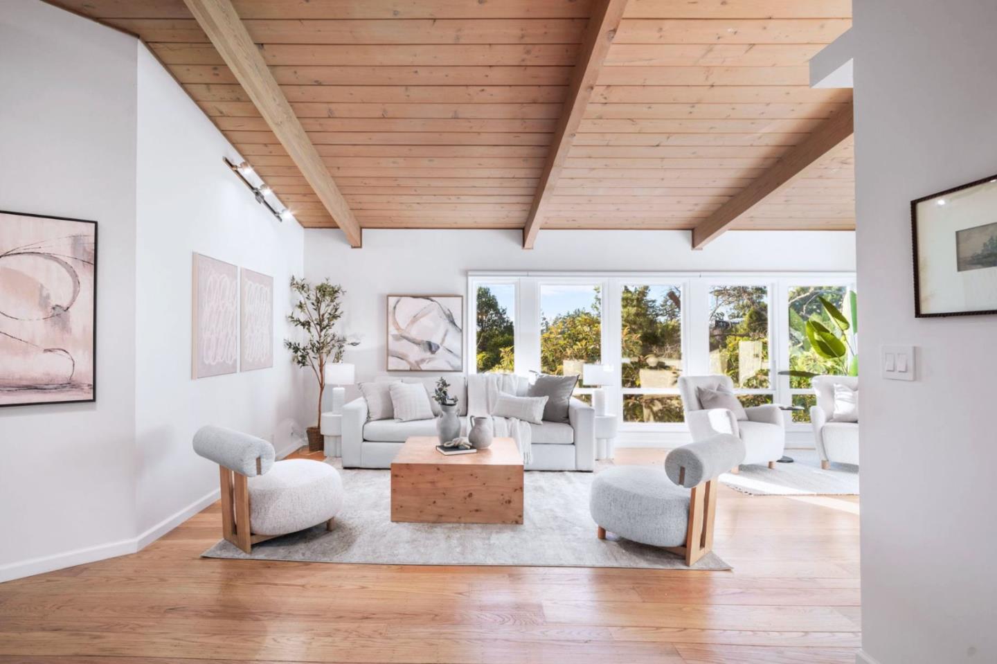 Detail Gallery Image 8 of 44 For 5914 Zinn Dr, Oakland,  CA 94611 - 4 Beds | 2 Baths