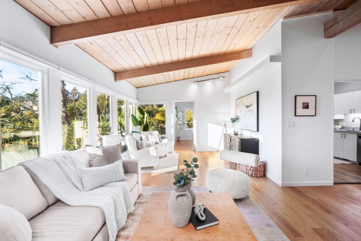 Detail Gallery Image 9 of 44 For 5914 Zinn Dr, Oakland,  CA 94611 - 4 Beds | 2 Baths