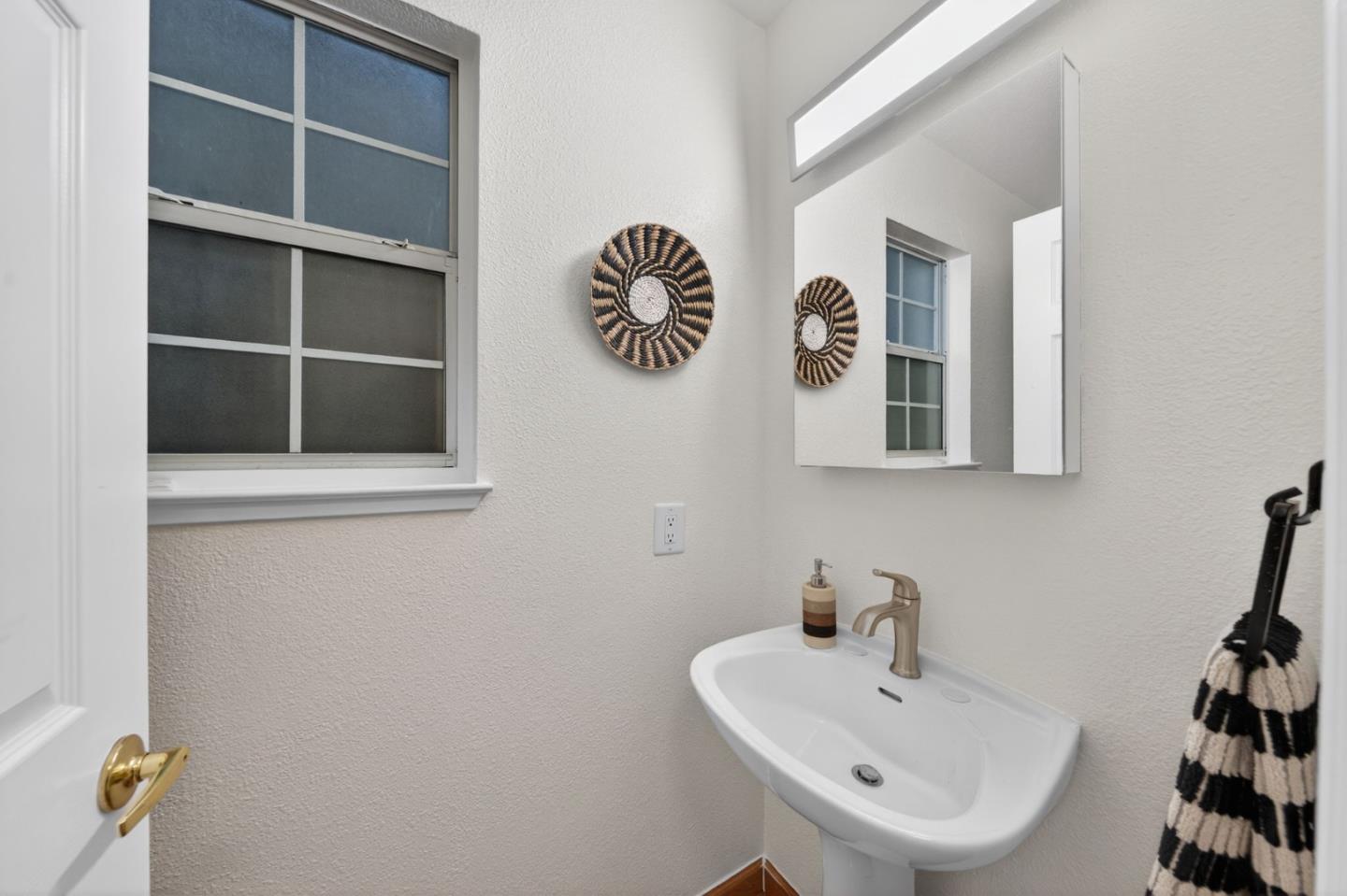 Detail Gallery Image 25 of 27 For 1658 Monroe St, Santa Clara,  CA 95050 - 3 Beds | 2/1 Baths
