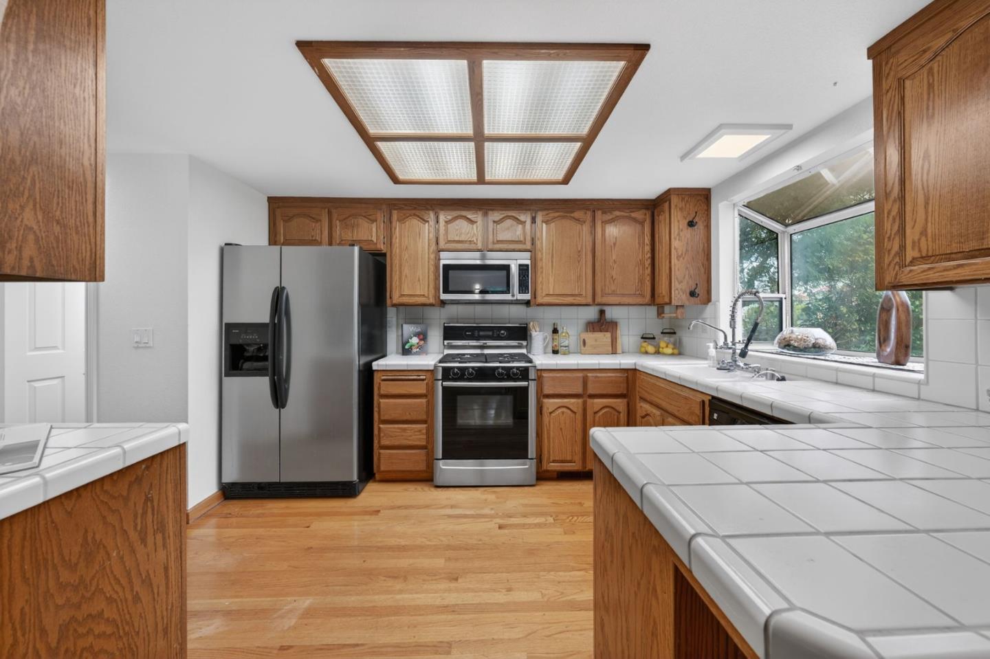 Detail Gallery Image 8 of 27 For 1658 Monroe St, Santa Clara,  CA 95050 - 3 Beds | 2/1 Baths