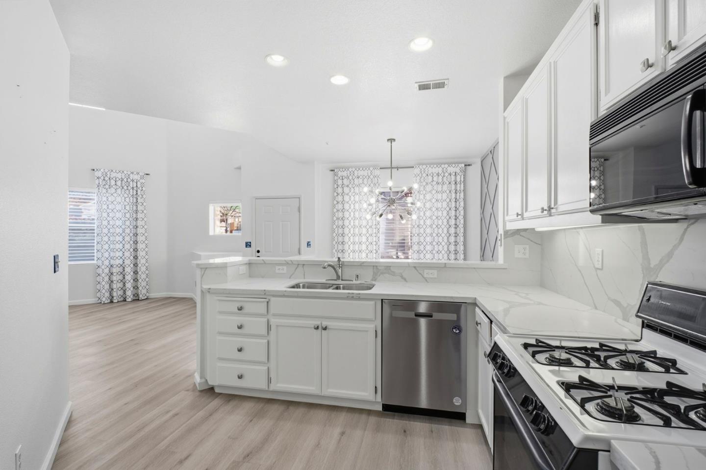 Detail Gallery Image 31 of 47 For 1885 Flagstone Dr, Union City,  CA 94587 - 3 Beds | 3 Baths