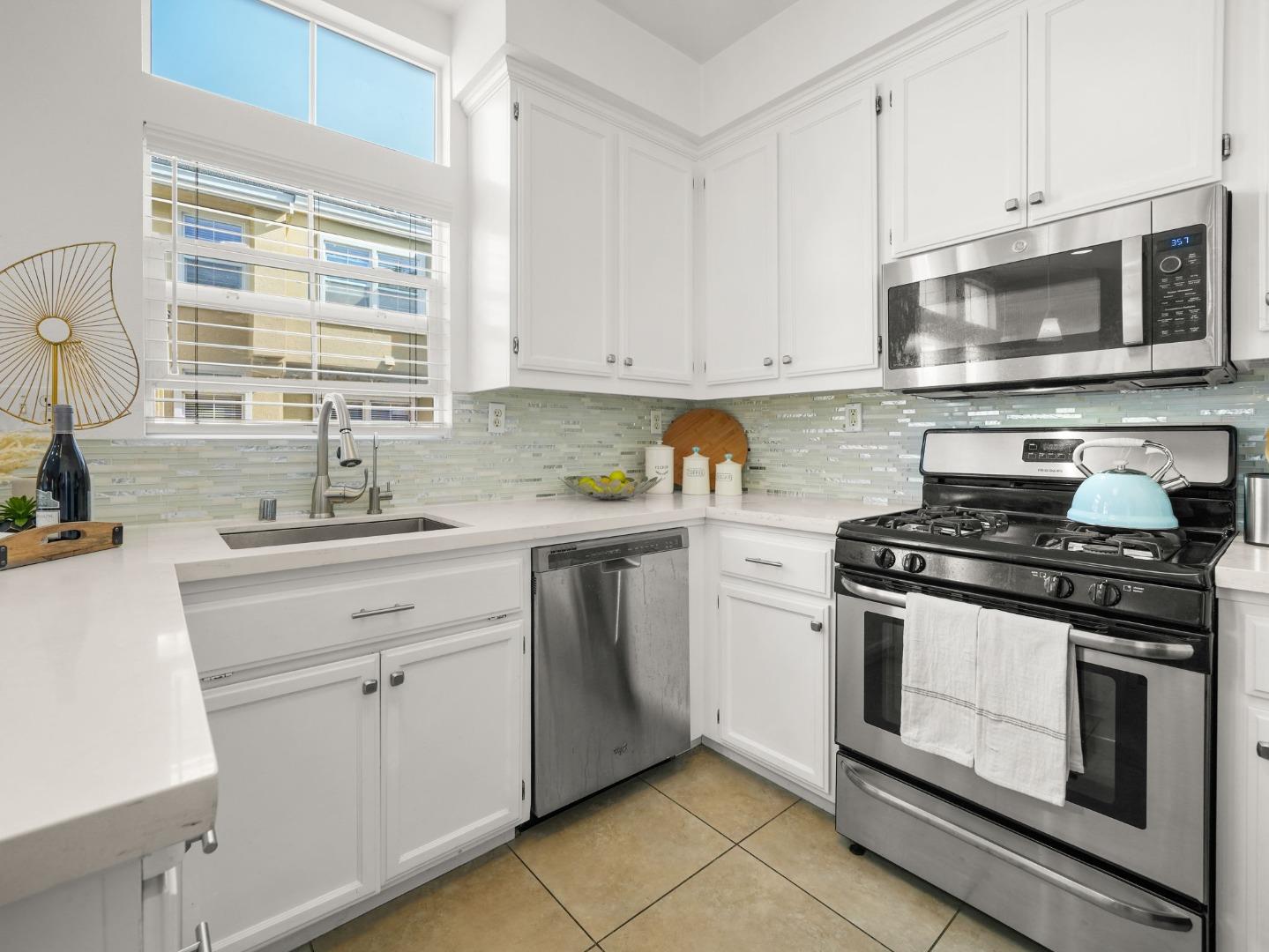 Detail Gallery Image 24 of 35 For 3454 Dayton Cmn, Fremont,  CA 94538 - 2 Beds | 2 Baths