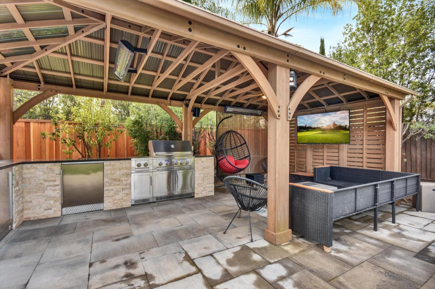 Detail Gallery Image 15 of 55 For 181 Fennel Ct, Morgan Hill,  CA 95037 - 5 Beds | 4/1 Baths