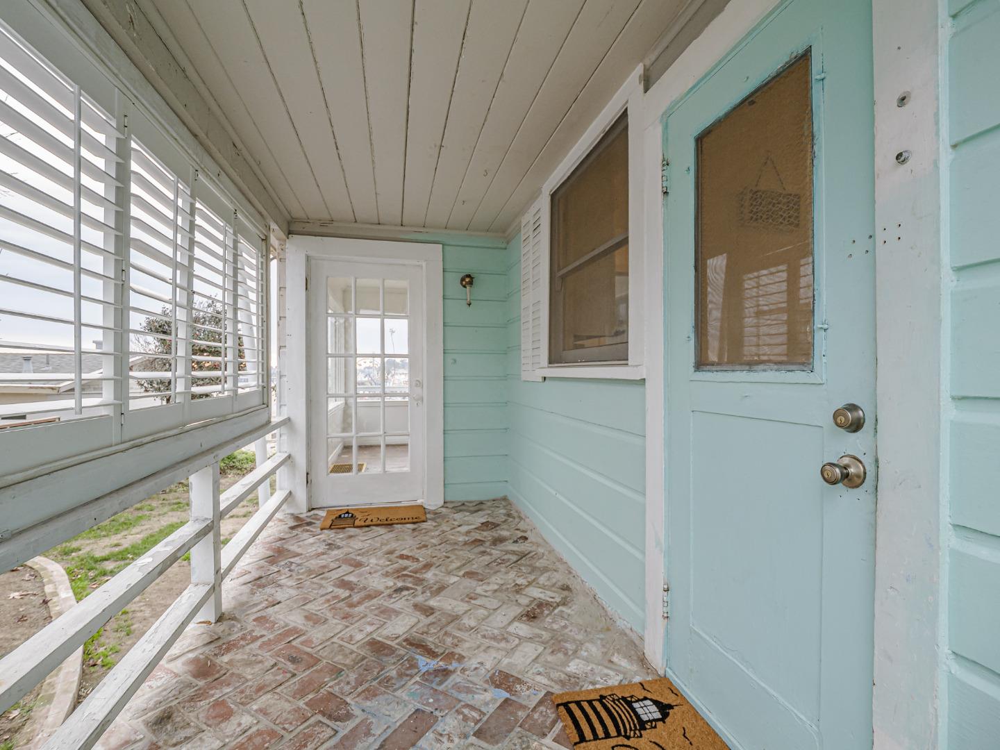 Detail Gallery Image 16 of 30 For 1130 E Cliff Dr, Santa Cruz,  CA 95062 - 2 Beds | 1 Baths