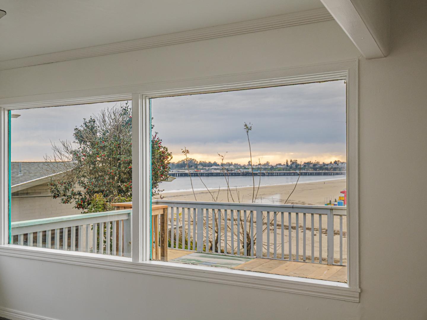Detail Gallery Image 19 of 30 For 1130 E Cliff Dr, Santa Cruz,  CA 95062 - 2 Beds | 1 Baths