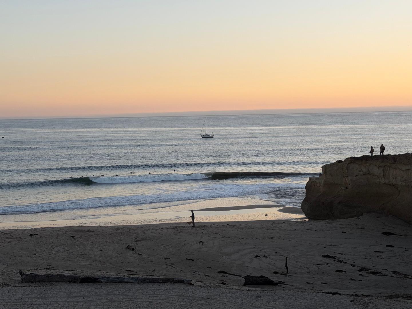 Detail Gallery Image 27 of 30 For 1130 E Cliff Dr, Santa Cruz,  CA 95062 - 2 Beds | 1 Baths