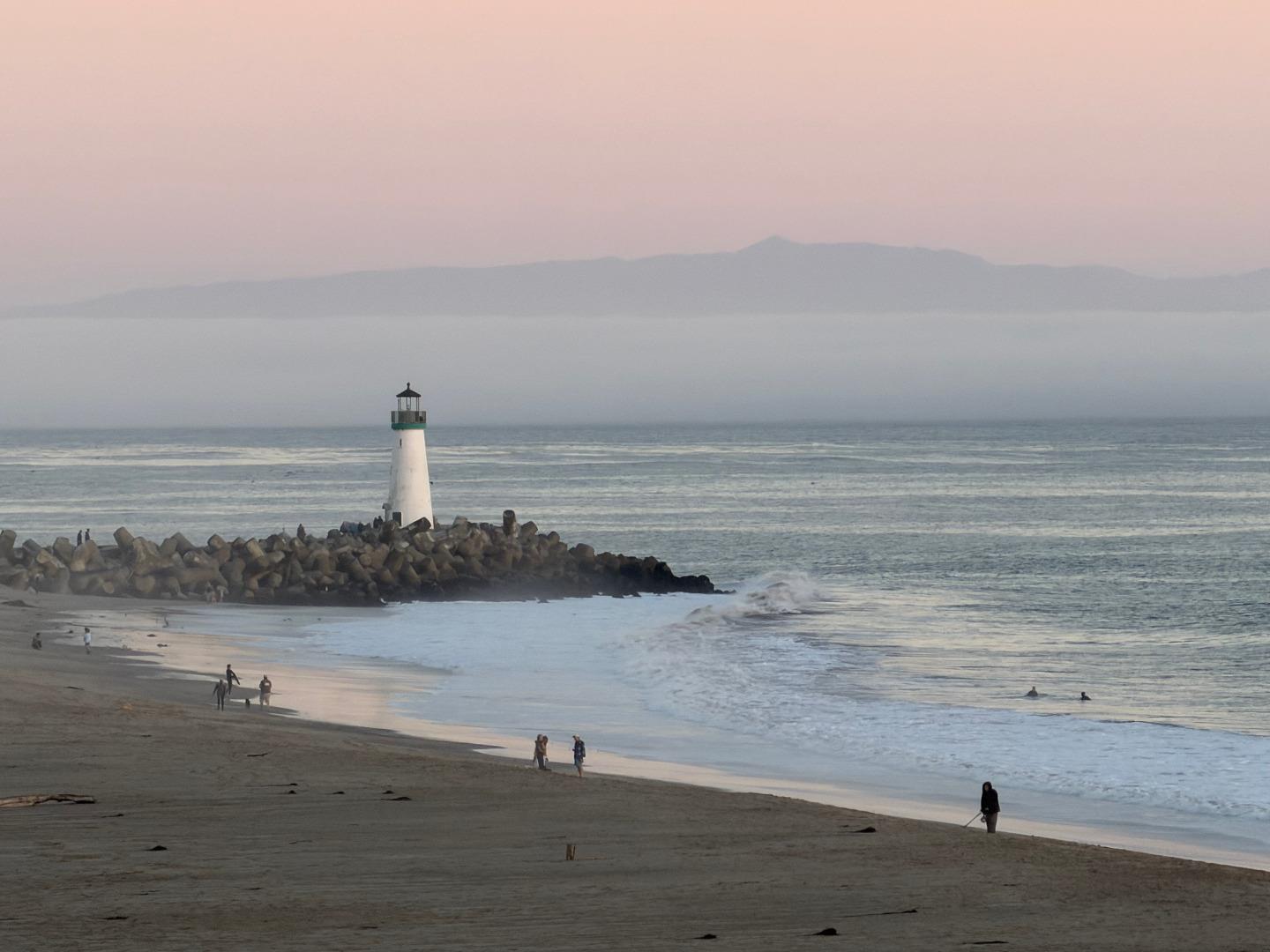 Detail Gallery Image 28 of 30 For 1130 E Cliff Dr, Santa Cruz,  CA 95062 - 2 Beds | 1 Baths