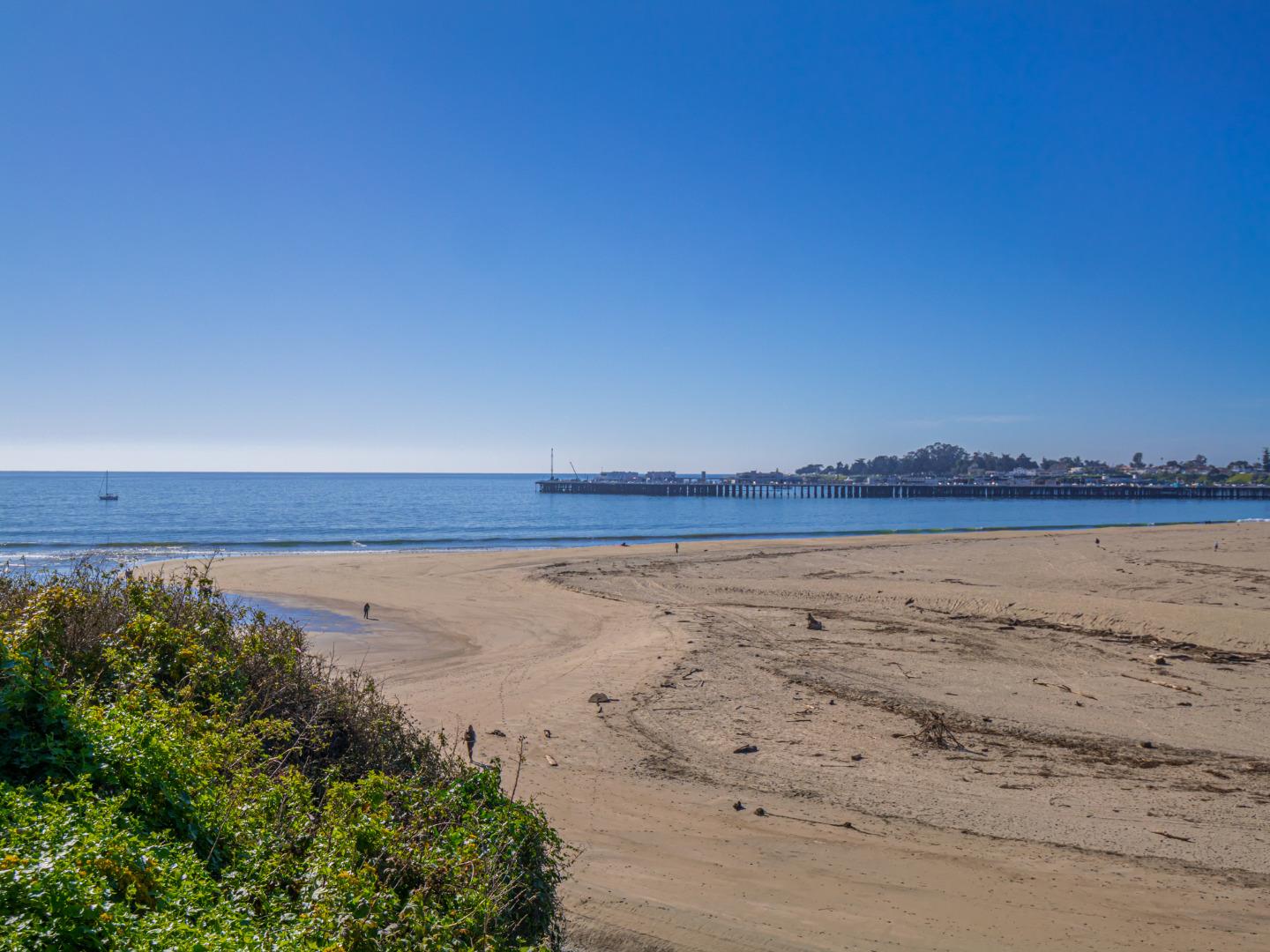 Detail Gallery Image 5 of 30 For 1130 E Cliff Dr, Santa Cruz,  CA 95062 - 2 Beds | 1 Baths