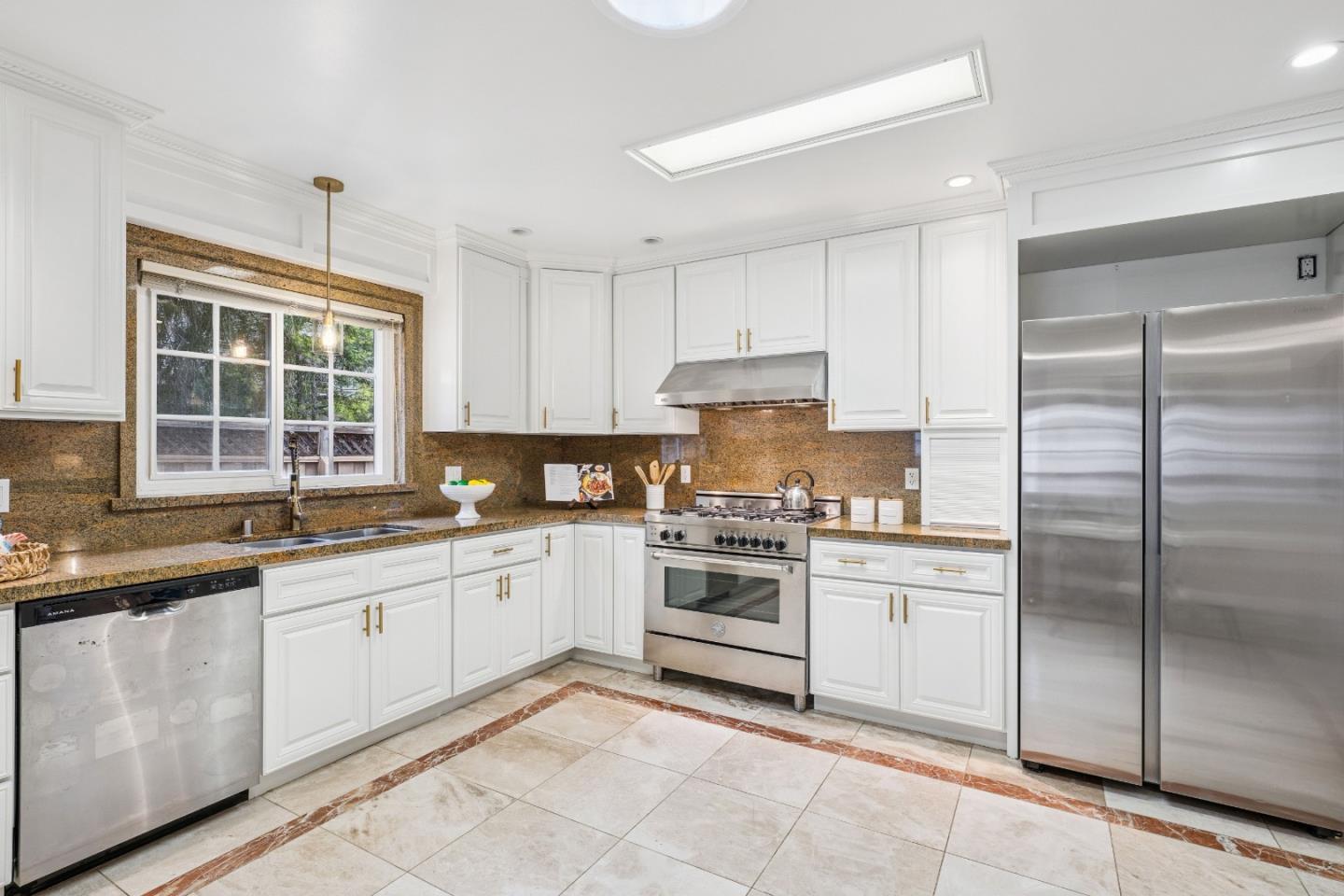 Detail Gallery Image 20 of 68 For 257 S Ashton Ave, Millbrae,  CA 94030 - 5 Beds | 4 Baths