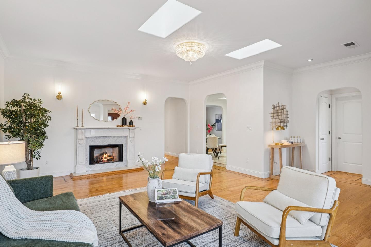 Detail Gallery Image 9 of 68 For 257 S Ashton Ave, Millbrae,  CA 94030 - 5 Beds | 4 Baths